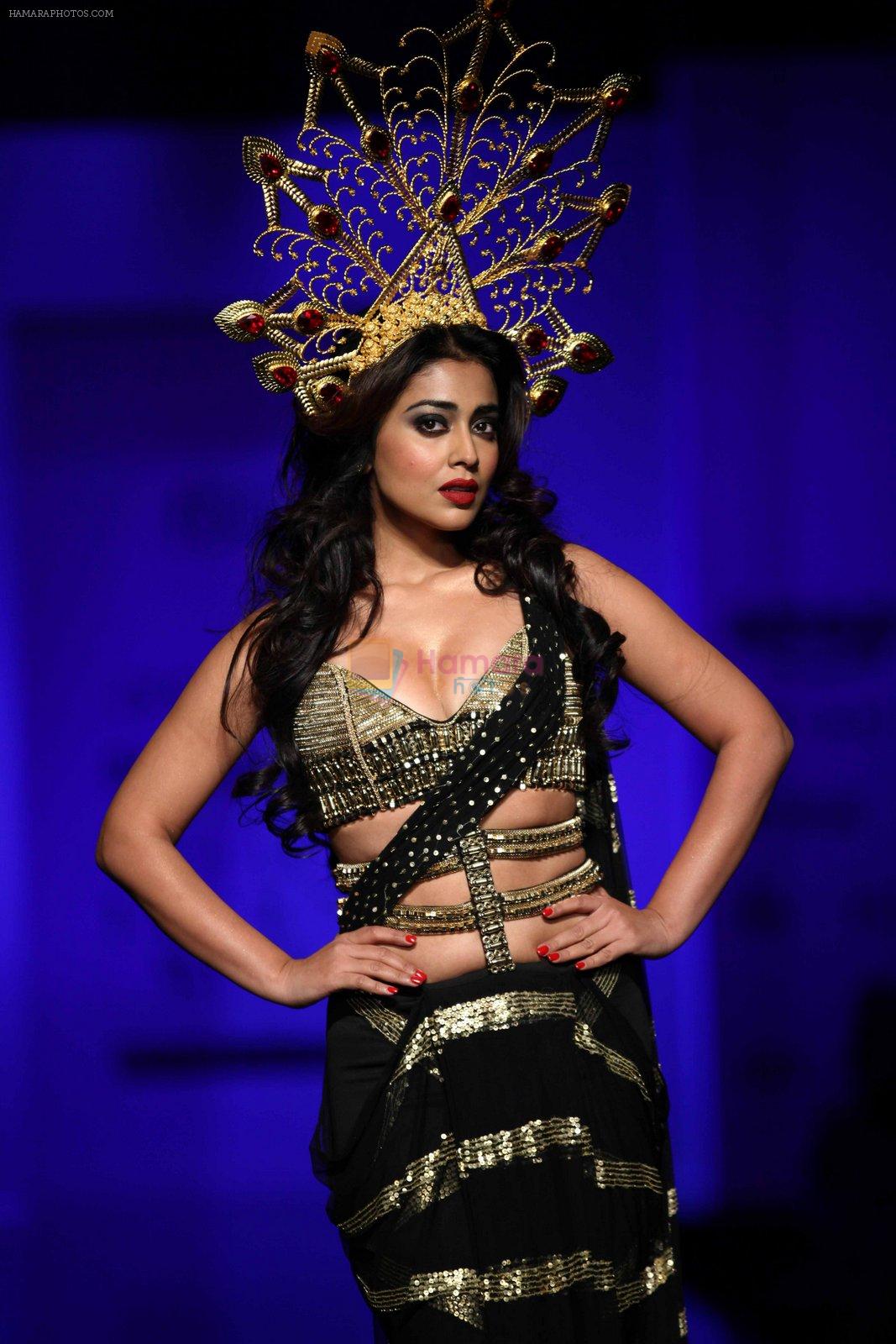 Shriya Saran walk the ramp for Annaika Show at AIFW Day 2 on 17th March 2016