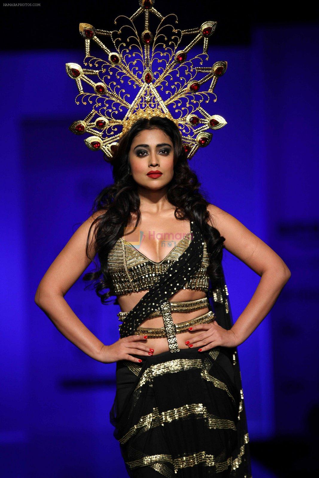 Shriya Saran walk the ramp for Annaika Show at AIFW Day 2 on 17th March 2016