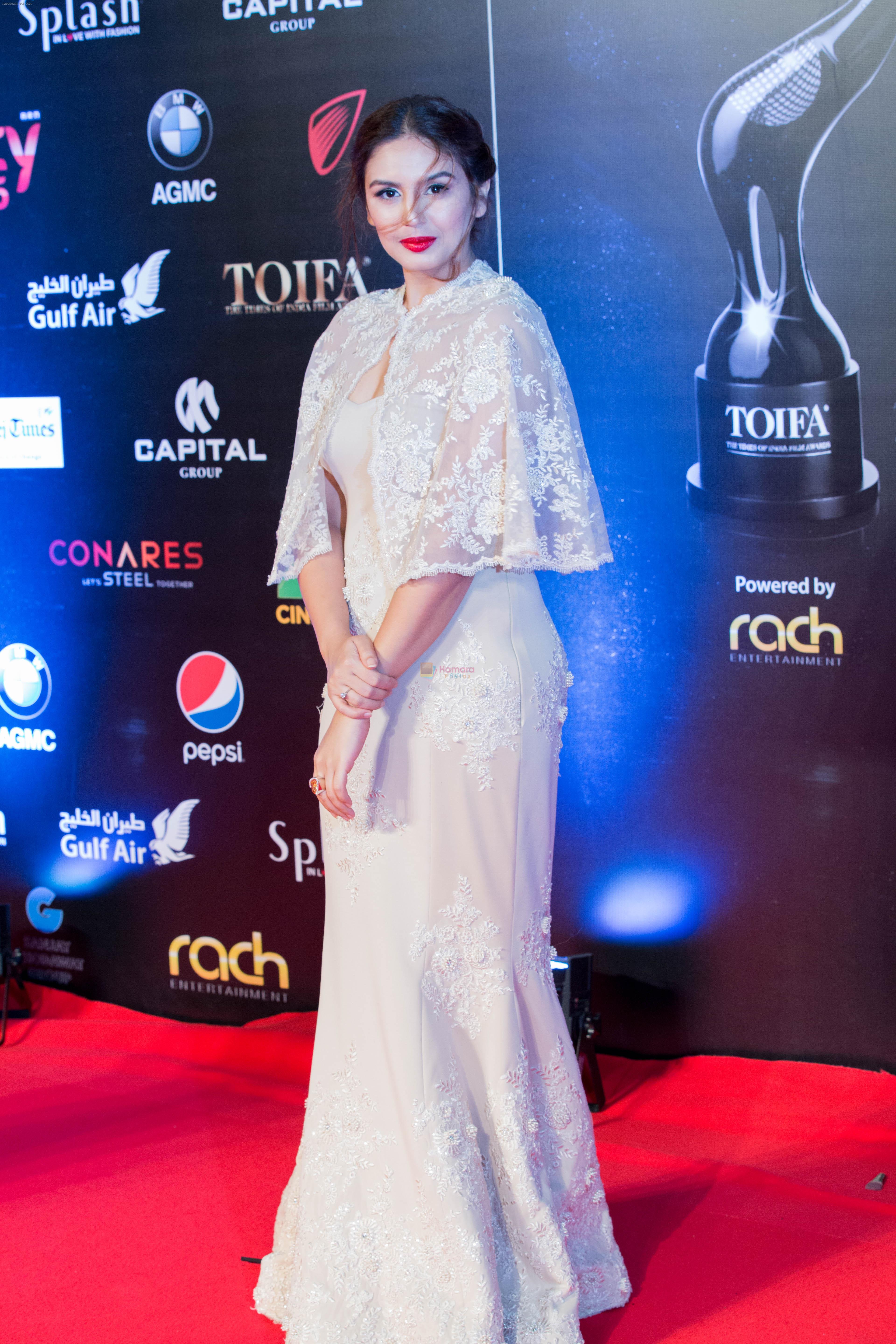 Huma Qureshi in Mayyur Girotra at TOIFA Dubai on 19th March 2016