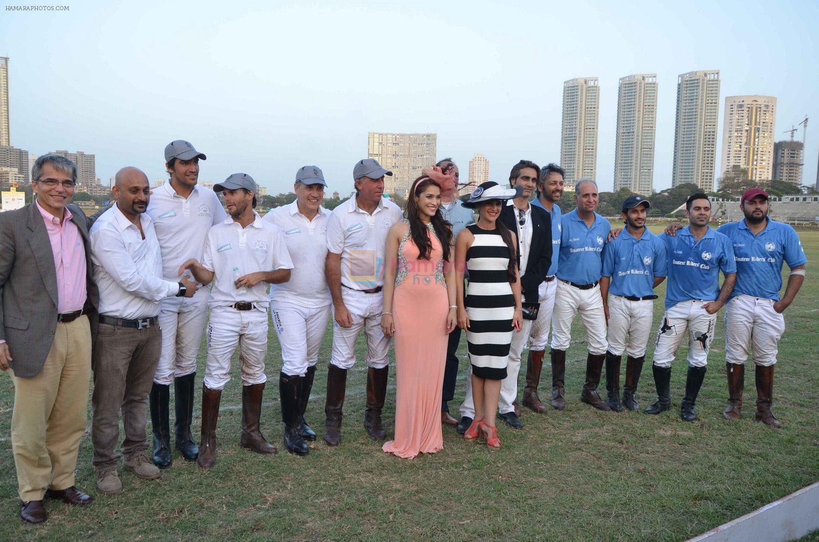 Tara Sharma, Rashmi Nigam at Yes Polo Cup on 19th March 2016
