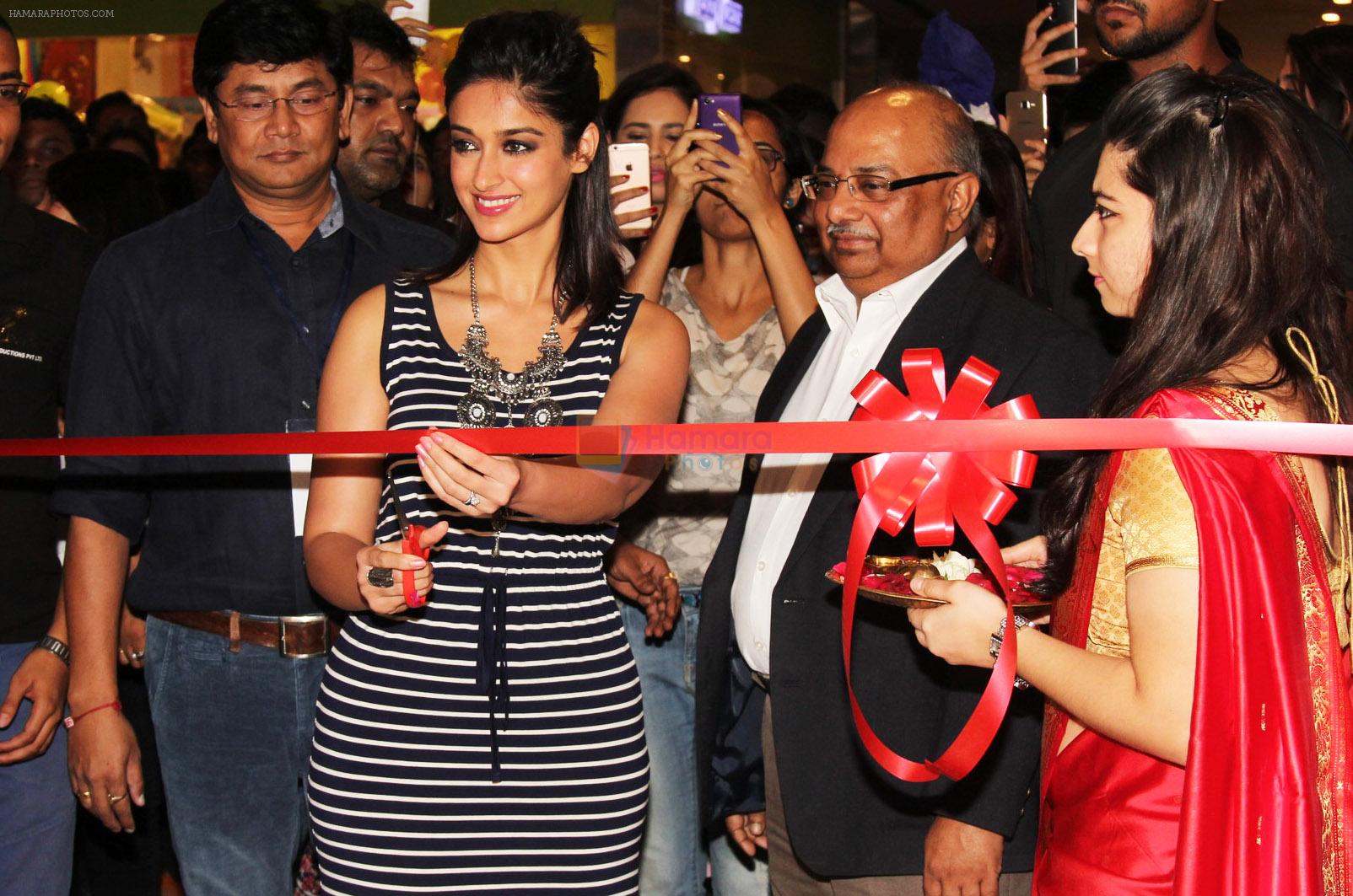 Ileana D'Cruz inaugurated Reliance Trends Store at infinity 2, Malad, Mumbai.1