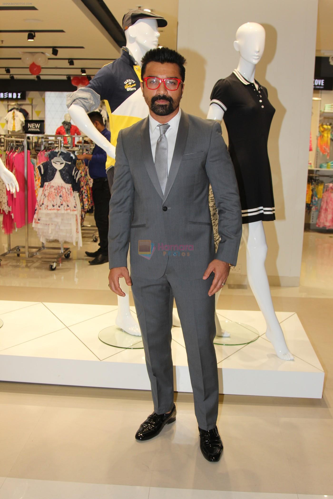 Ajaz Khan at Reliance Trends Store at infinity 2, Malad, Mumbai on 25th March 2016