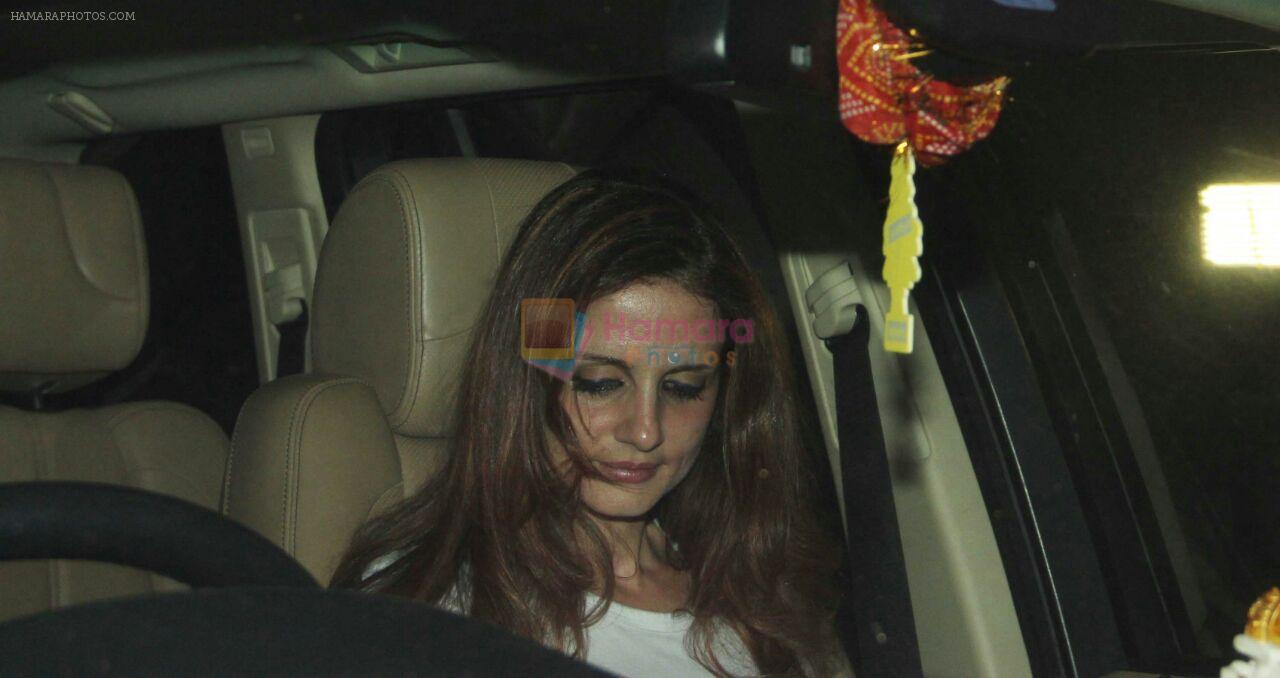 Suzanne Khan at ritesh sidhwani's house for cricket screening on 27th March 2016