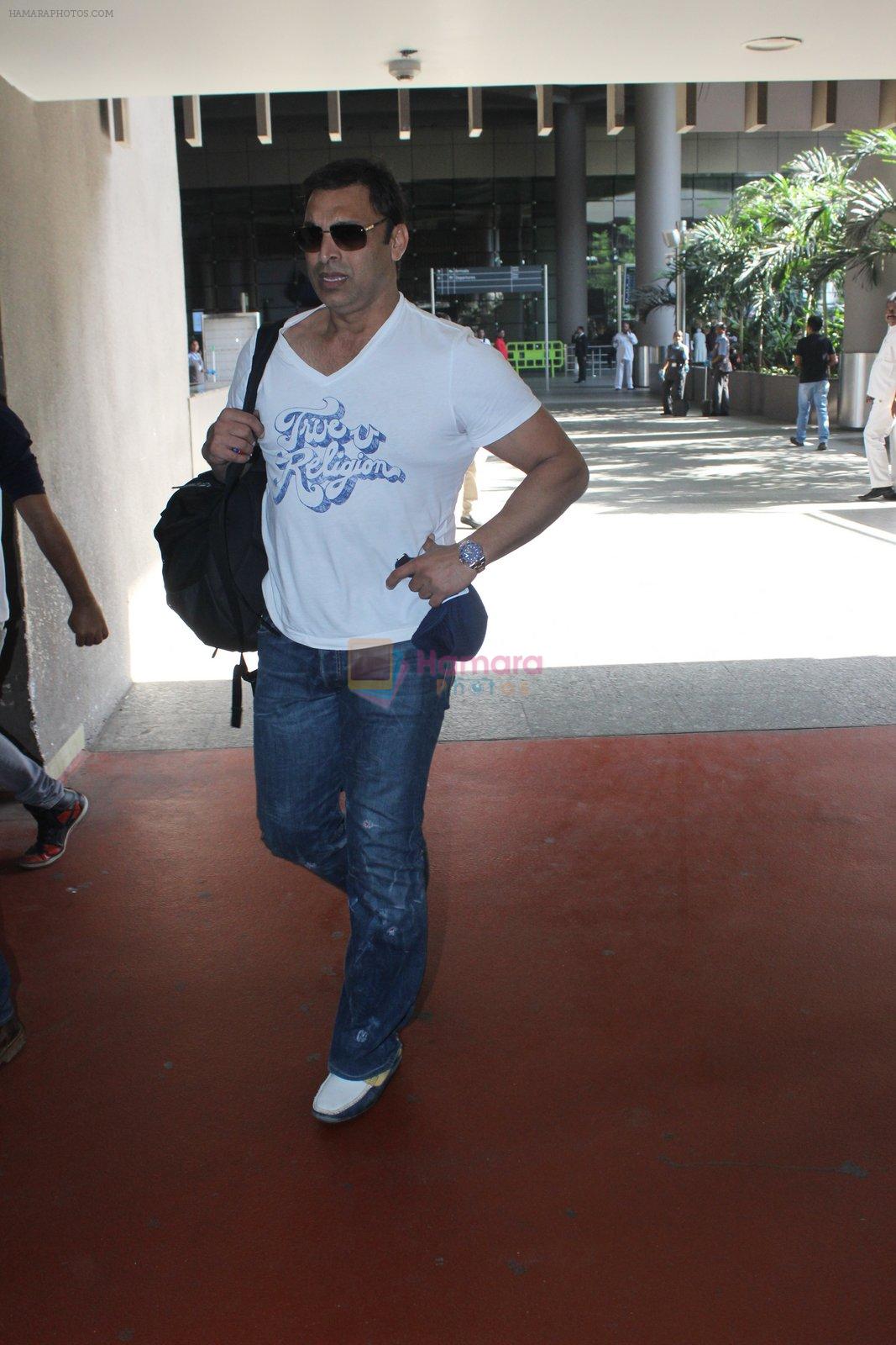 Shoaib Akhtar snapped at airport on 28th March 2016
