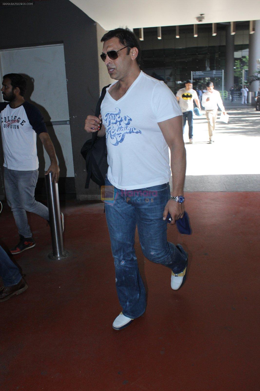Shoaib Akhtar snapped at airport on 28th March 2016