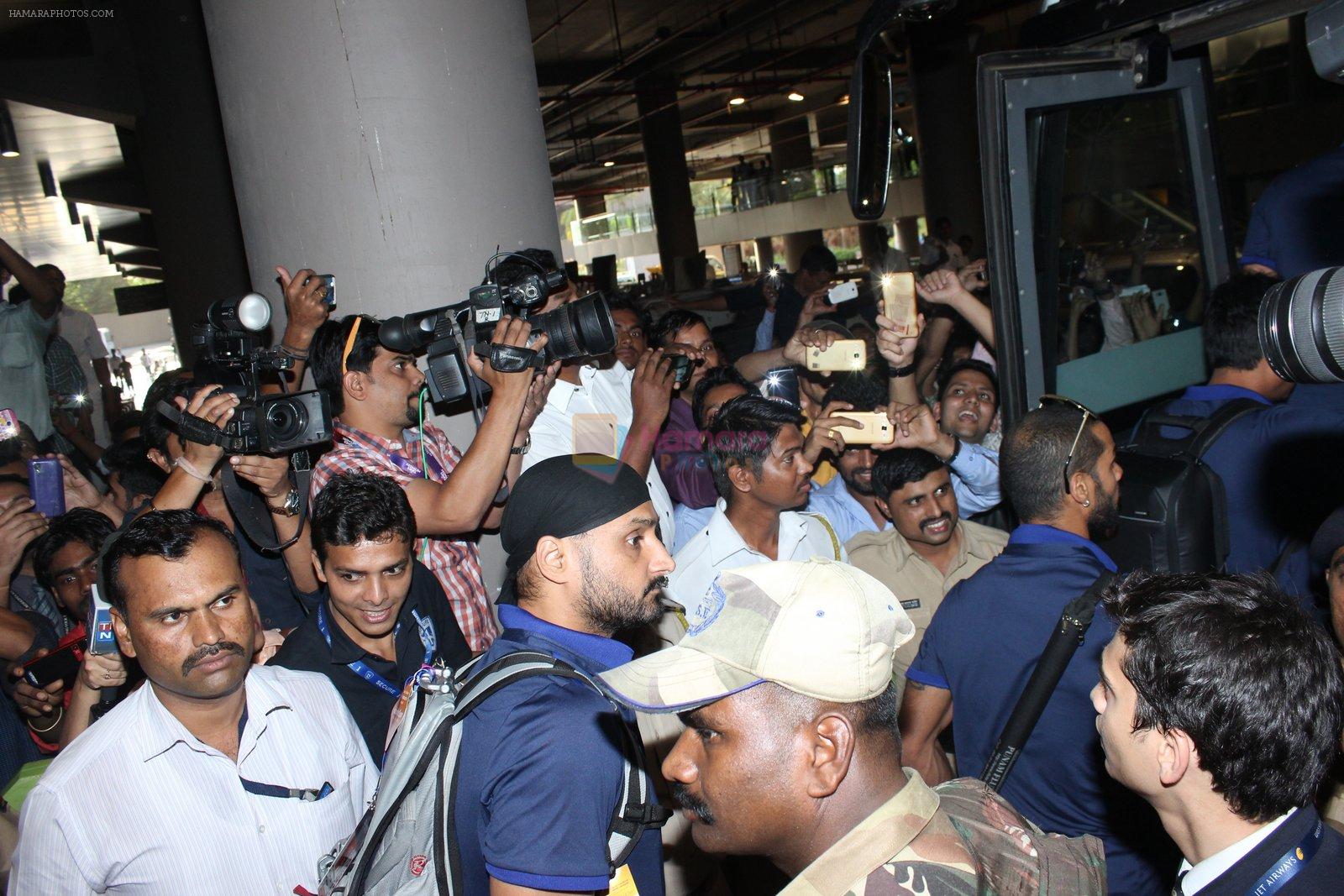 Harbhajan Singh snapped at airport on 28th March 2016