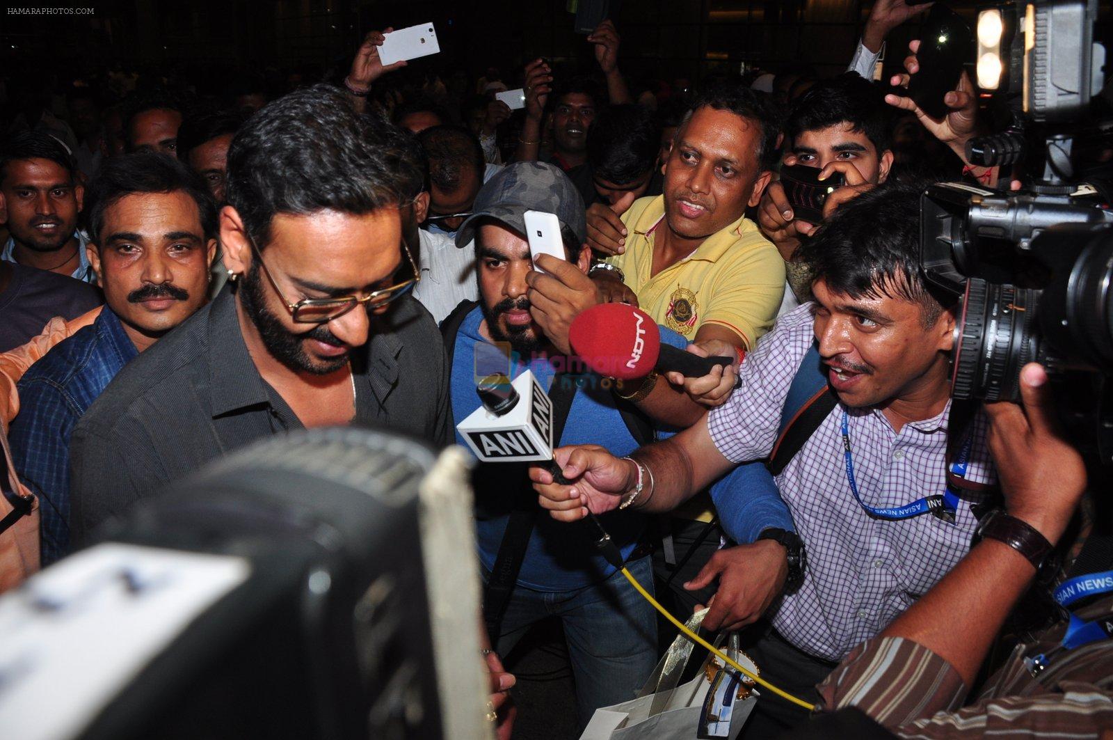 Ajay Devgan hounded by media after Padma Shri award on 28th March 2016