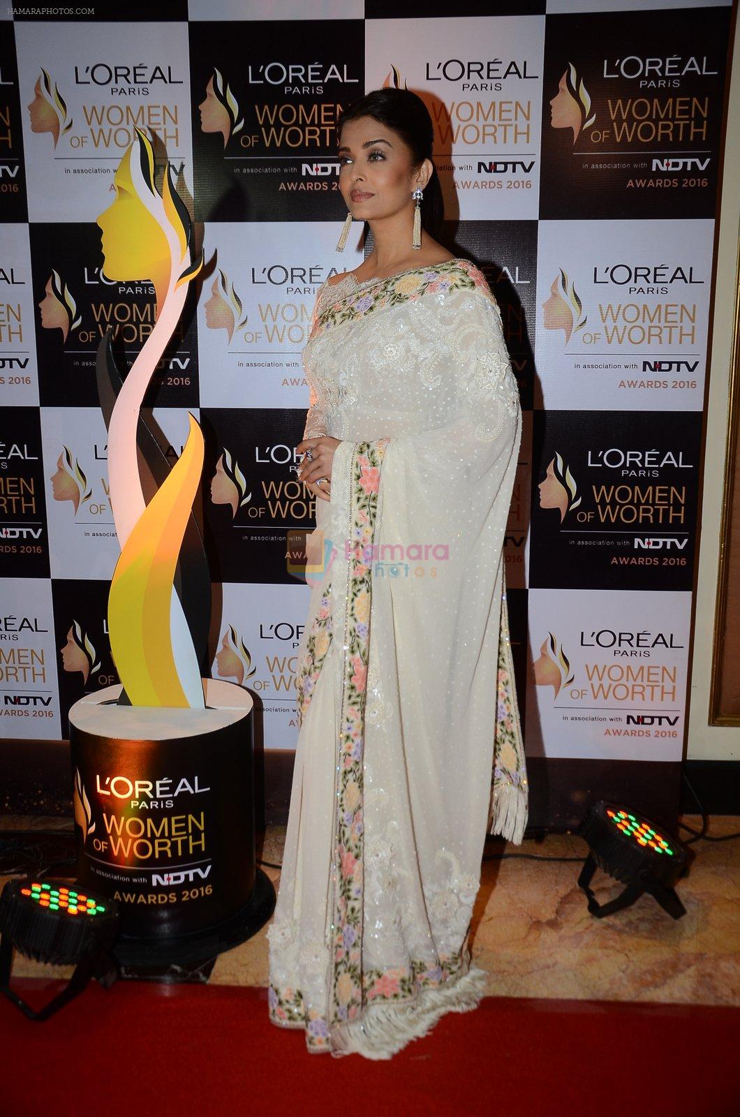 Aishwarya Rai Bachchan at NDTV Loreal Women of Worth Awards on 28th March 2016
