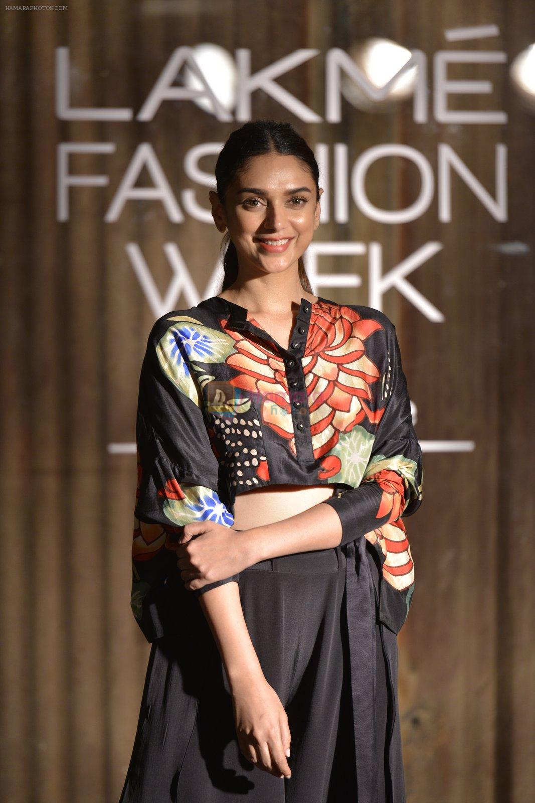 Aditi Rao Hydari at Anand Kabra's show for LFW 2016 on 30th March 2016