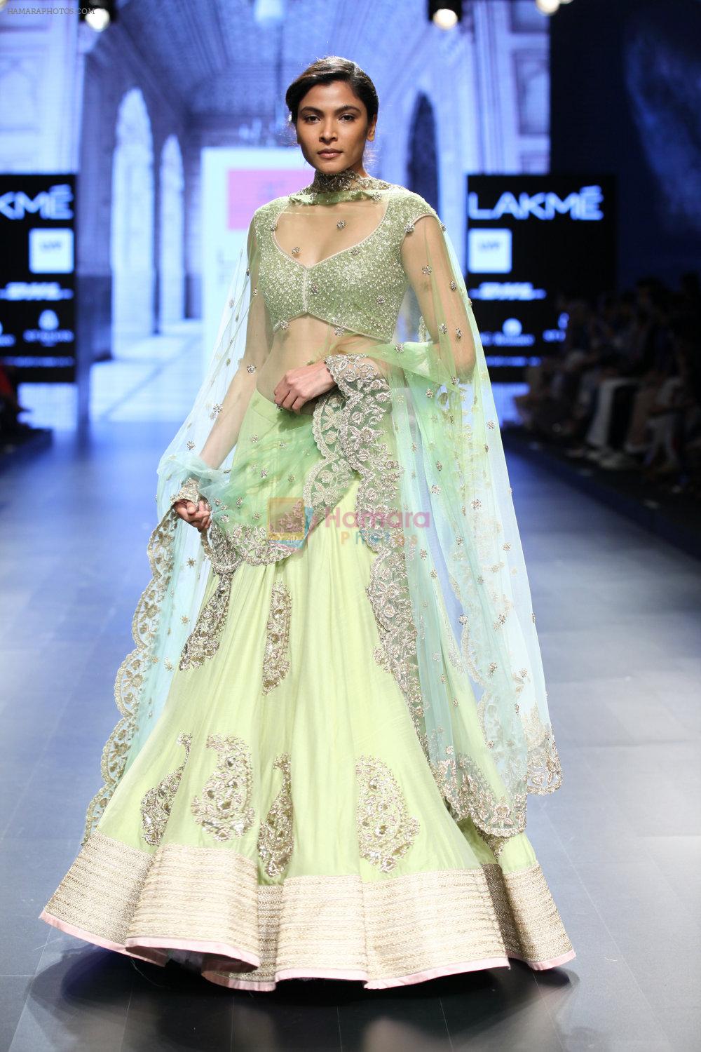 Model walk the ramp for Mughal India Show by Anushree Reddy on 1st April 2016
