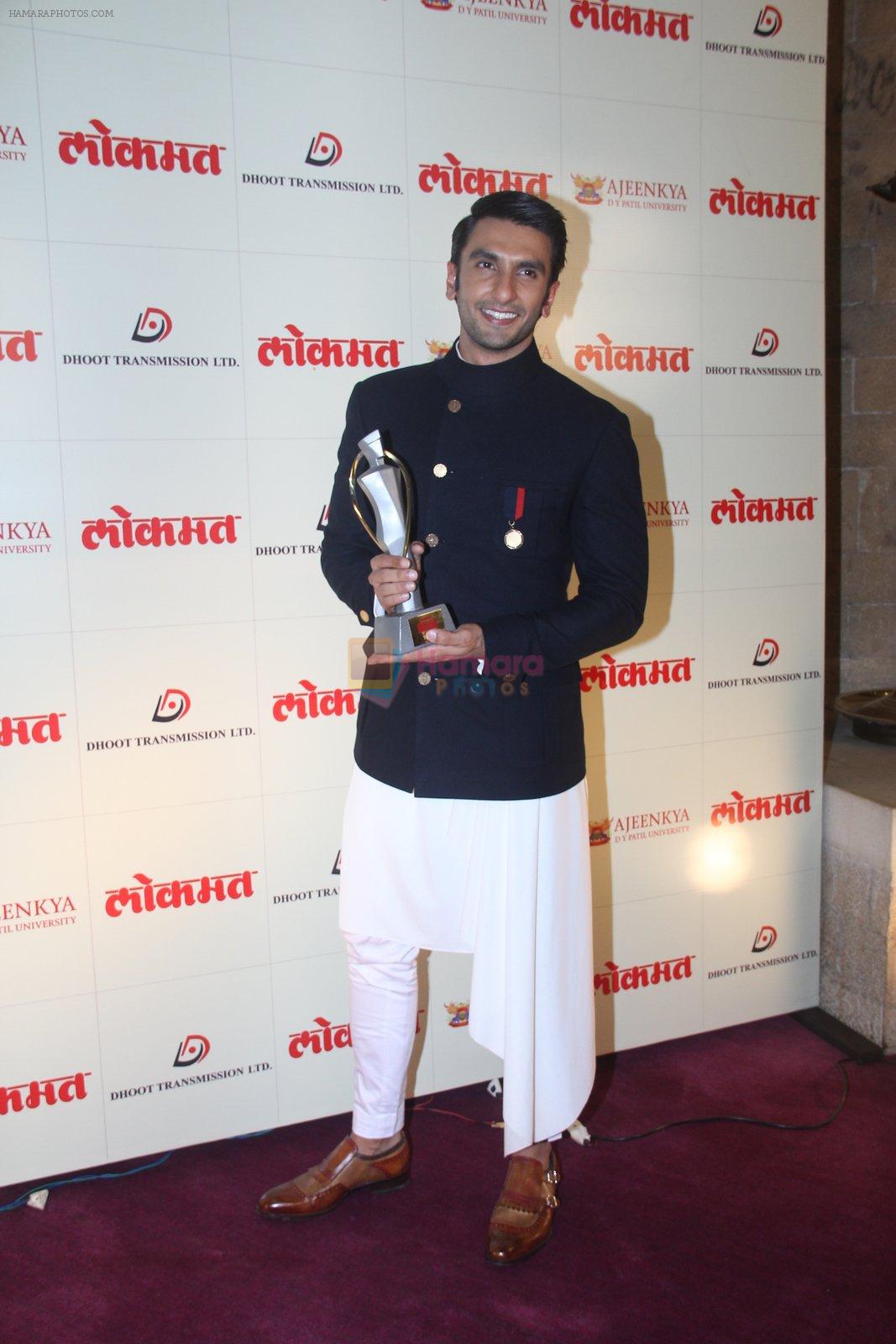Ranveer Singh at Maharastrian award by Lokmat on 1st April 2016