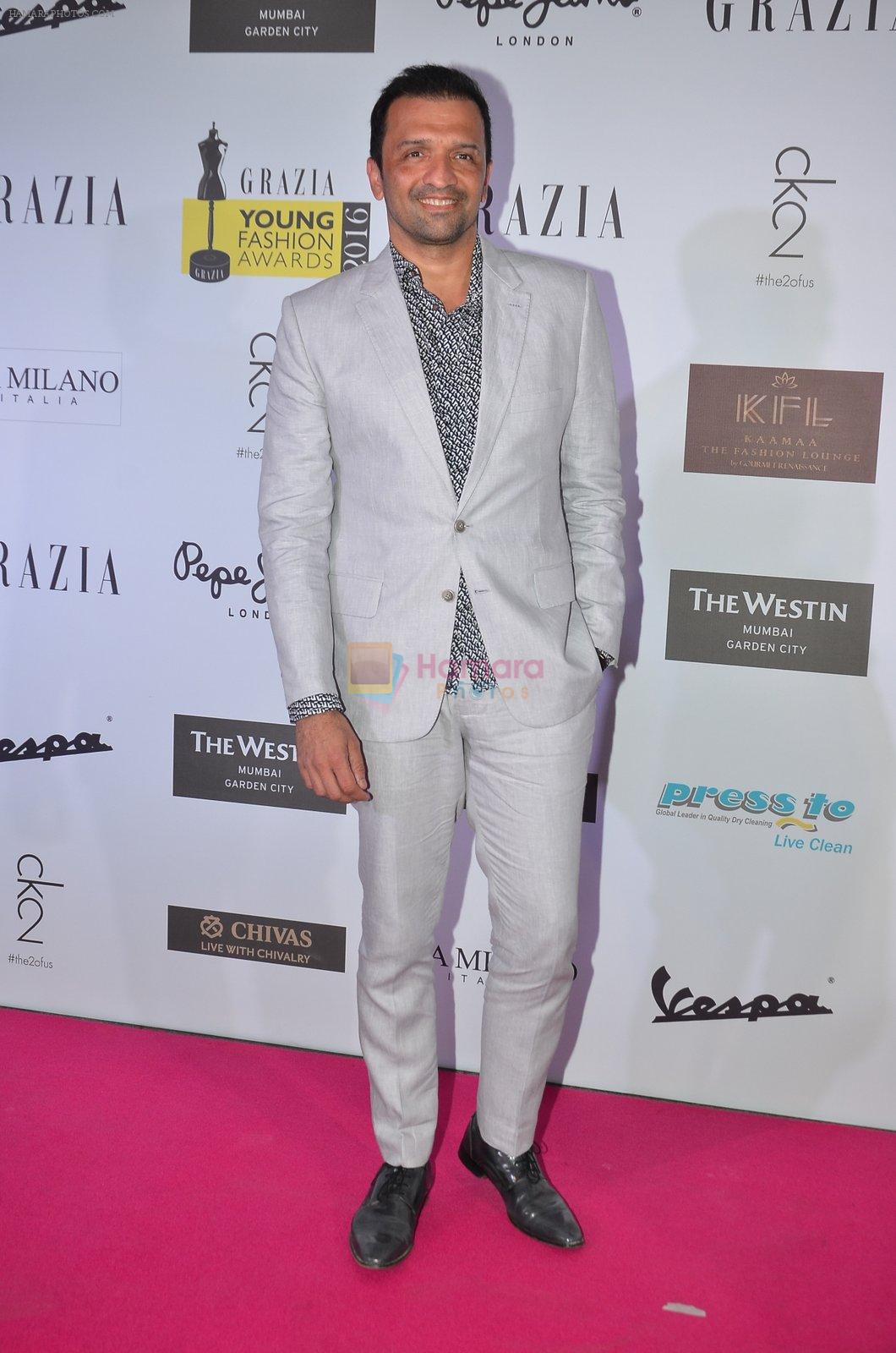 Atul Kasbekar at Grazia Young Fashion Awards 2016 Red Carpet on 7th April 2016
