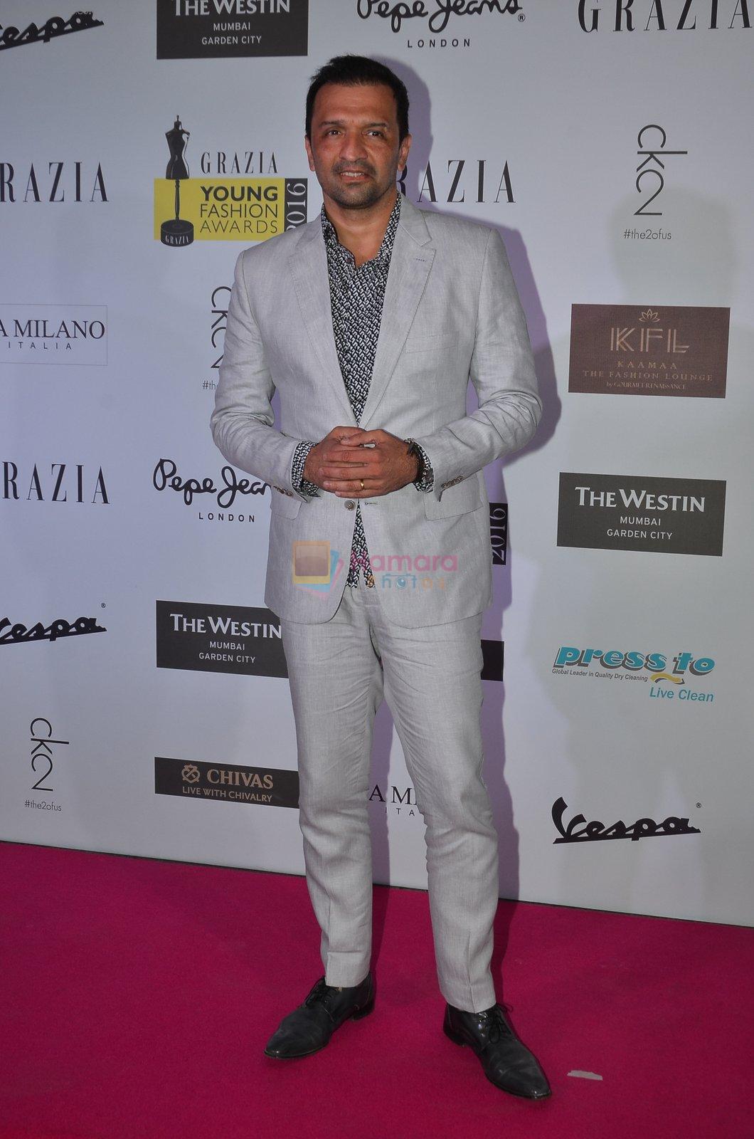 Atul Kasbekar at Grazia Young Fashion Awards 2016 Red Carpet on 7th April 2016