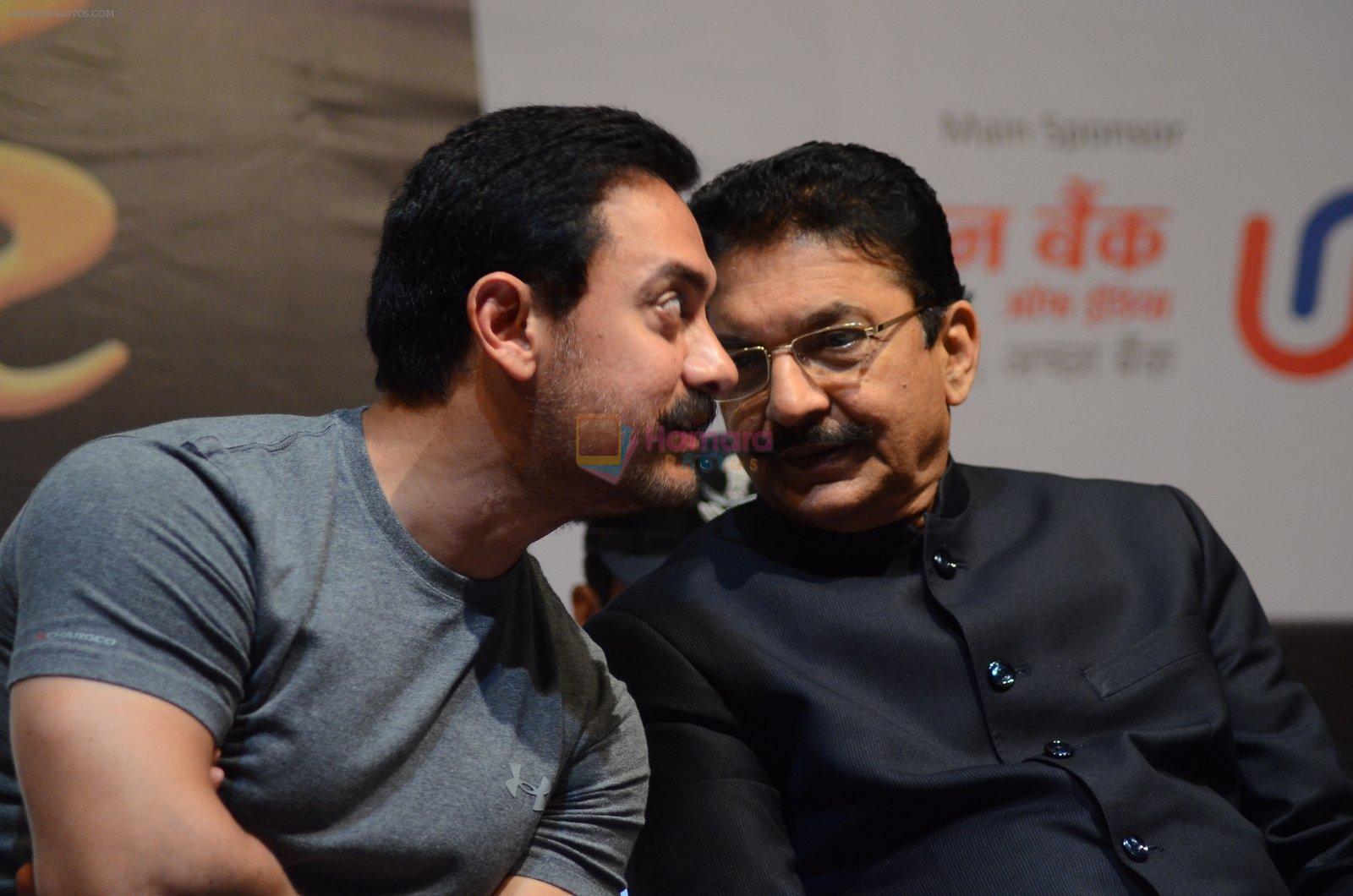 Aamir Khan at Hridaynath Mangeshkar Award on 12th April 2016