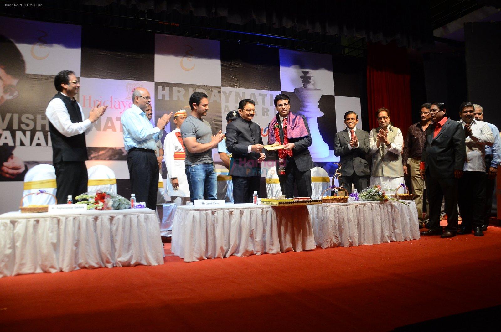 Aamir Khan, Viswanathan Anand at Hridaynath Mangeshkar Award on 12th April 2016