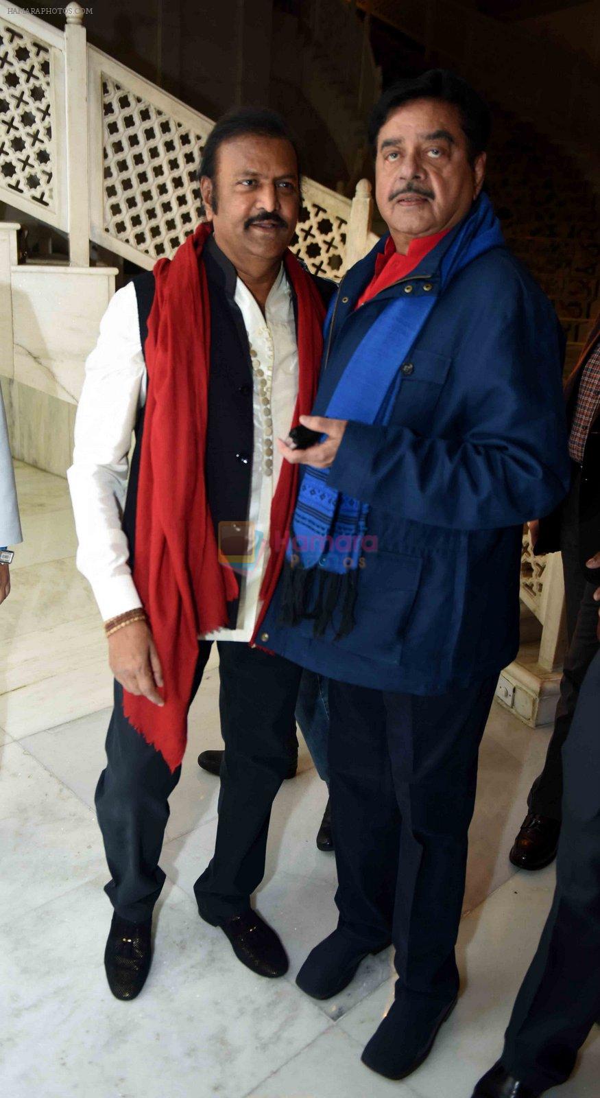 Shatrughan Sinha at Priyanka Chopra's party in Delhi on 12th April 2016