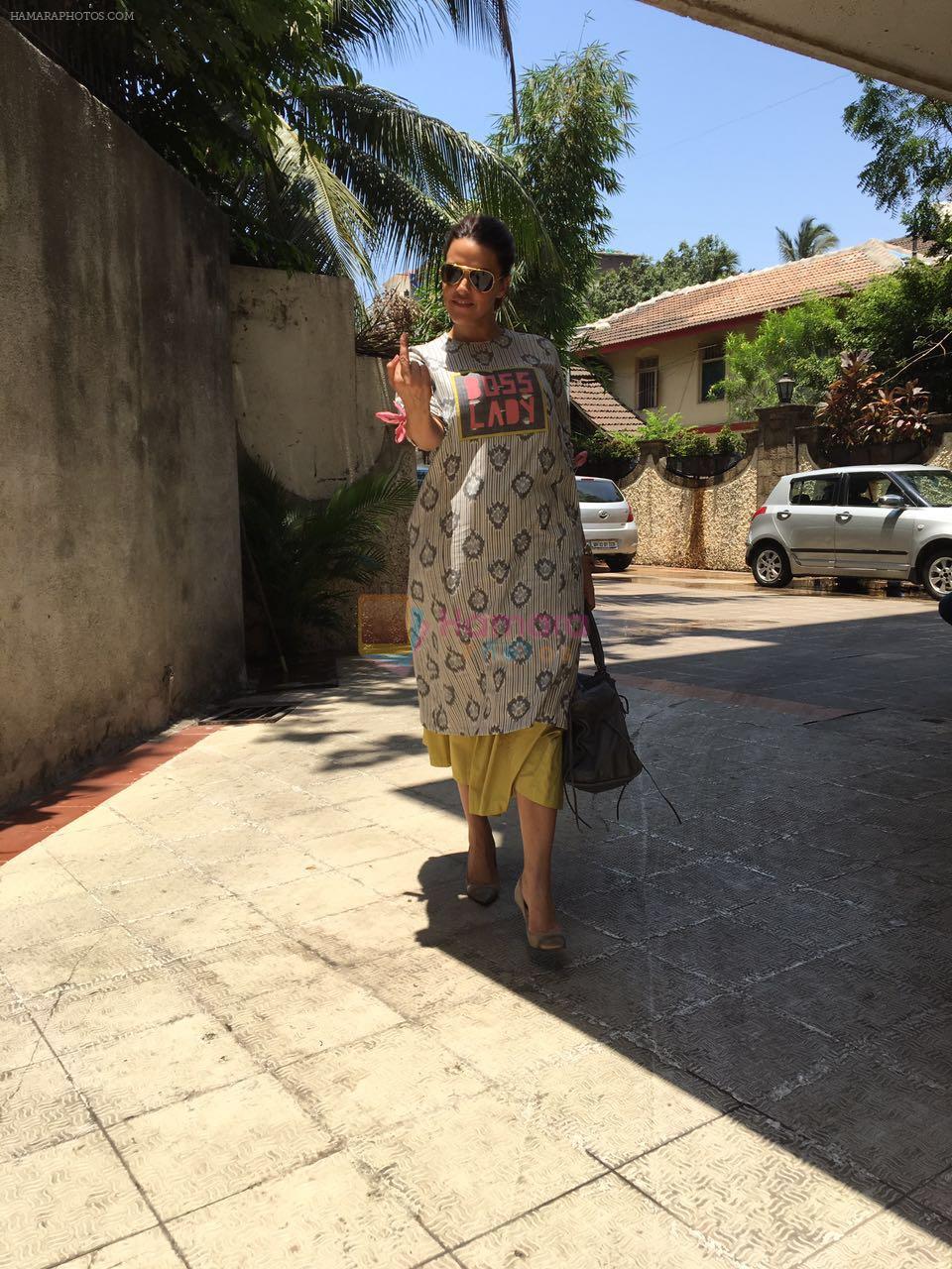 Neha Dhupia Wearing the meraki project n jimmy choos for promotions of Santa banta pvt ltd on 15th April 2016