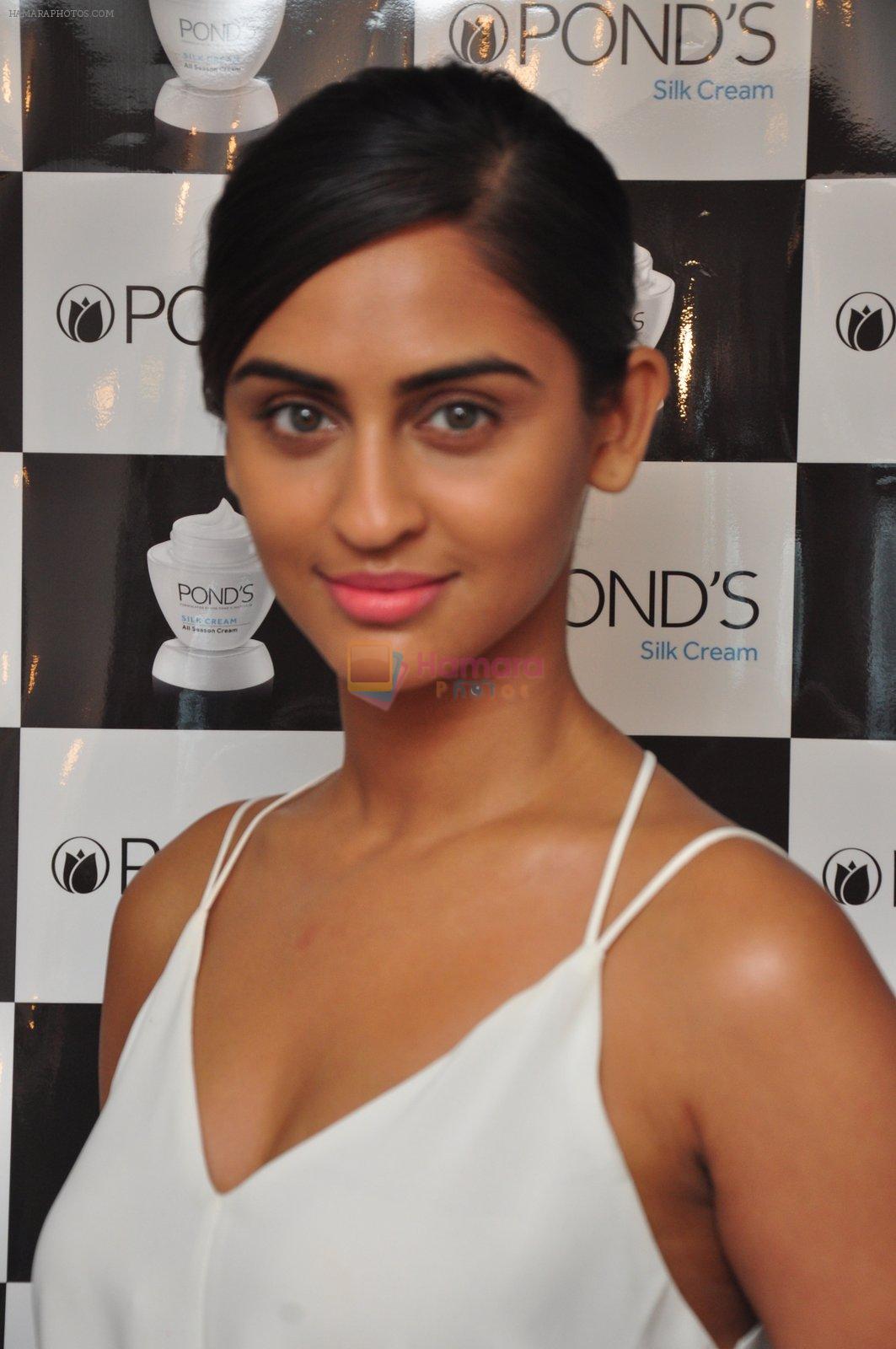 Krystle D'souza at Ponds event in Mumbai on 20th April 2016