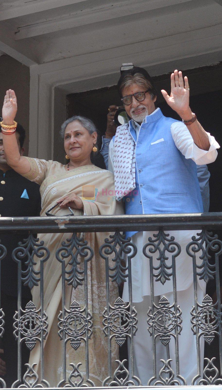 Amitabh Bachchan and Jaya Bachchan in Kolkatta for Kalyan jewellers on 9th May 2016