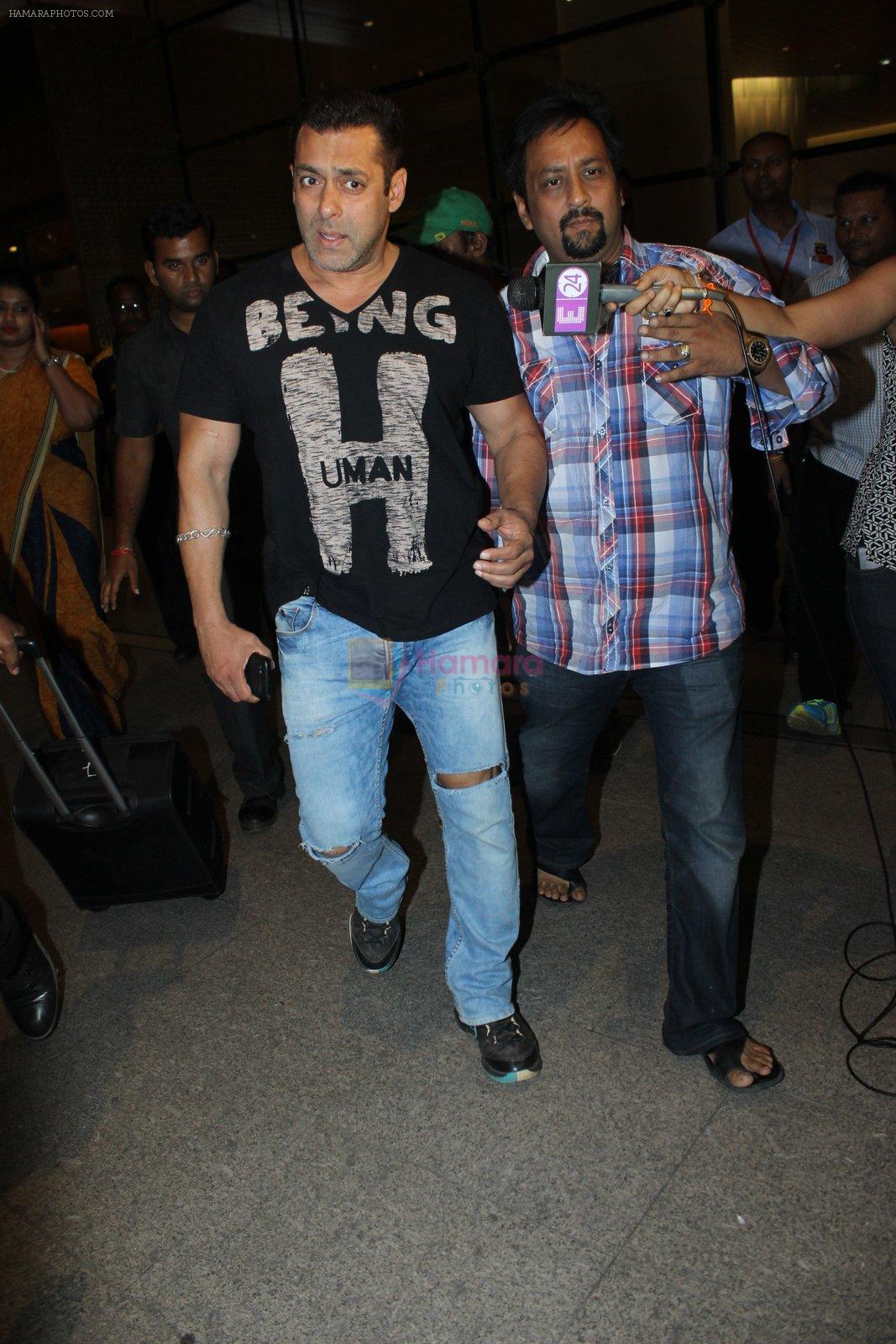 Salman Khan snapped at airport on 11th May 2016 on 11th May 2016