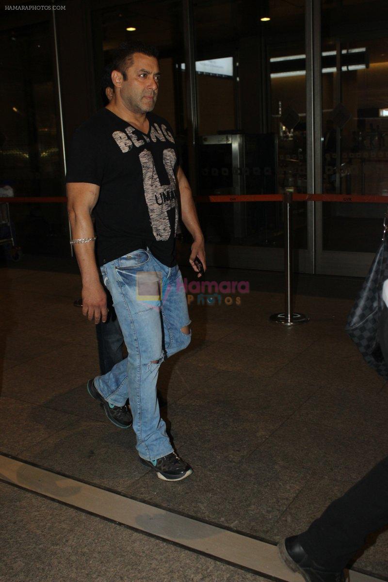 Salman Khan snapped at airport on 11th May 2016