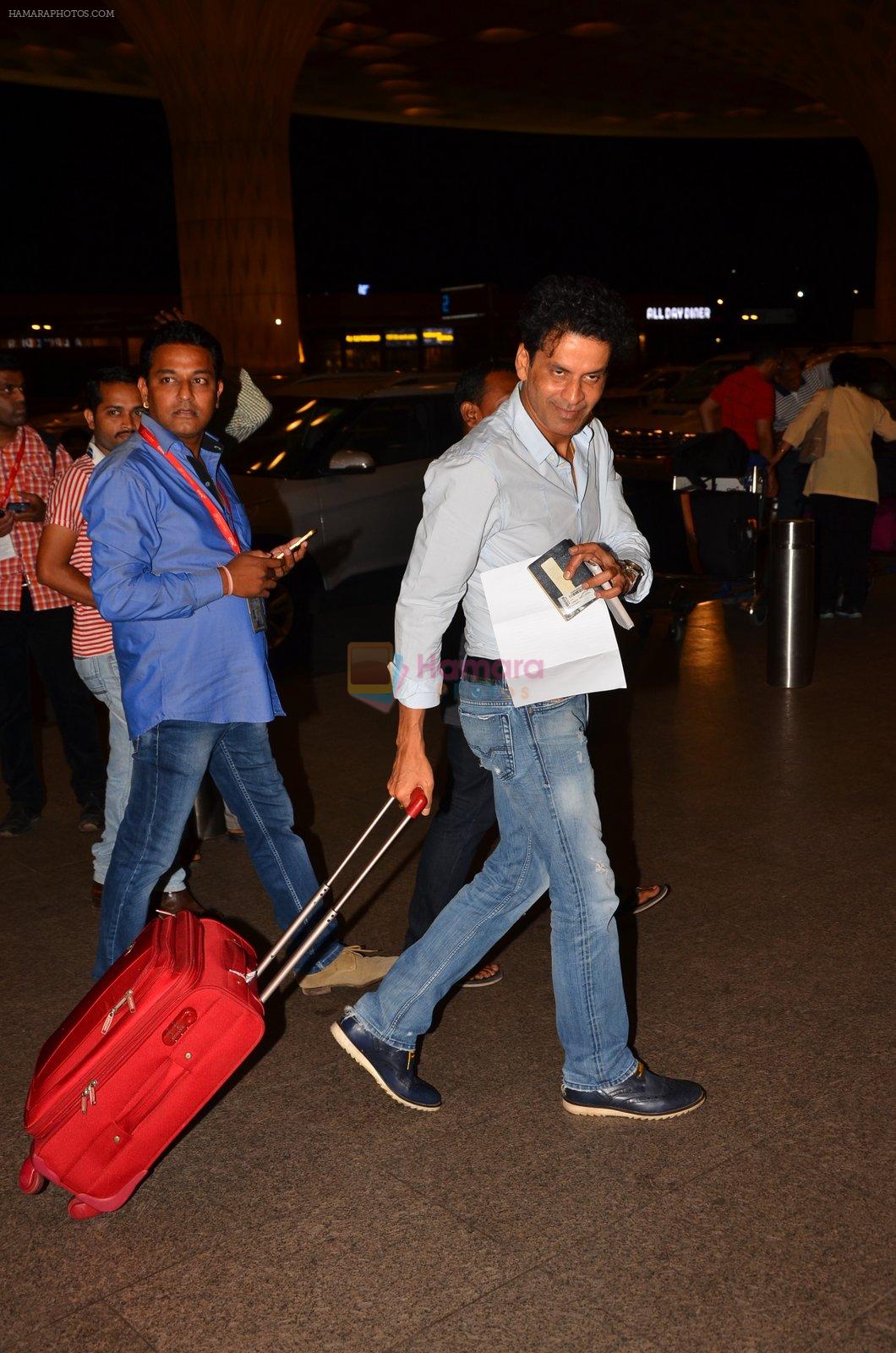 Manoj Bajpai snapped at airport in Mumbai on 12th May 2016