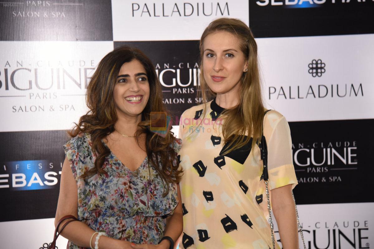 Pooja Dadlani and Friend at JCB show in Mumbai on 12th May 2016