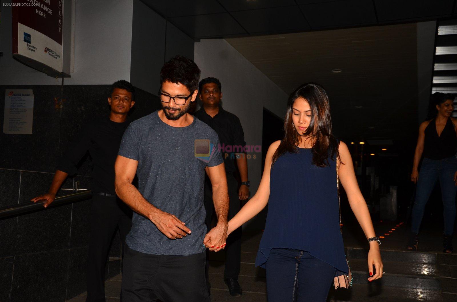 Shahid Kapoor and Mira Rajput snapped post dinner in Mumbai on 14th May 2016