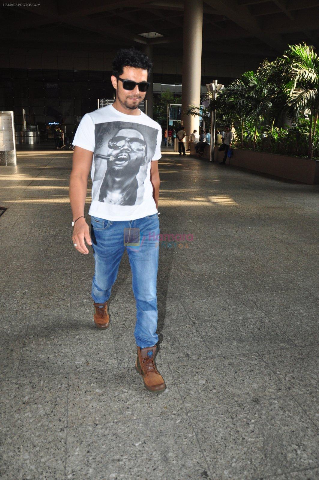 Randeep Hooda at the airport in Mumbai on 15th May 2016