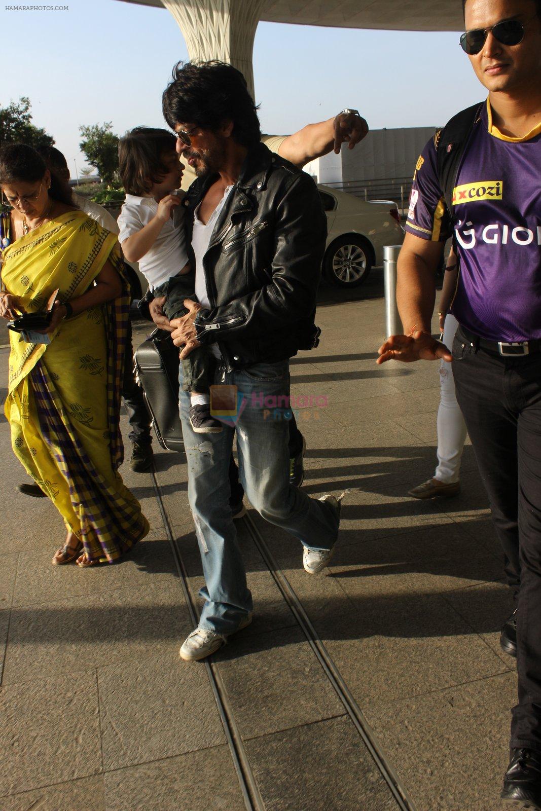 Shahrukh Khan snapped at airport on 16th May 2016