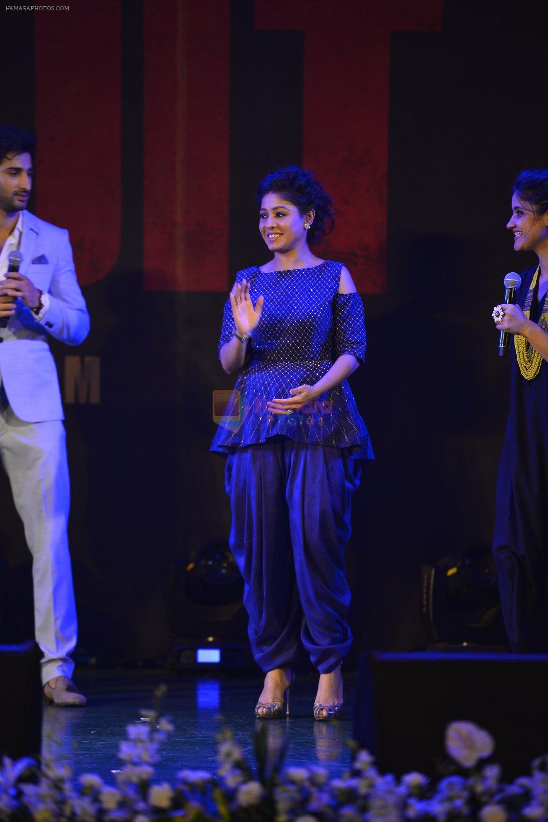 Sunidhi Chauhan  at Sarbjit music concert in Mumbai on 17th May 2016