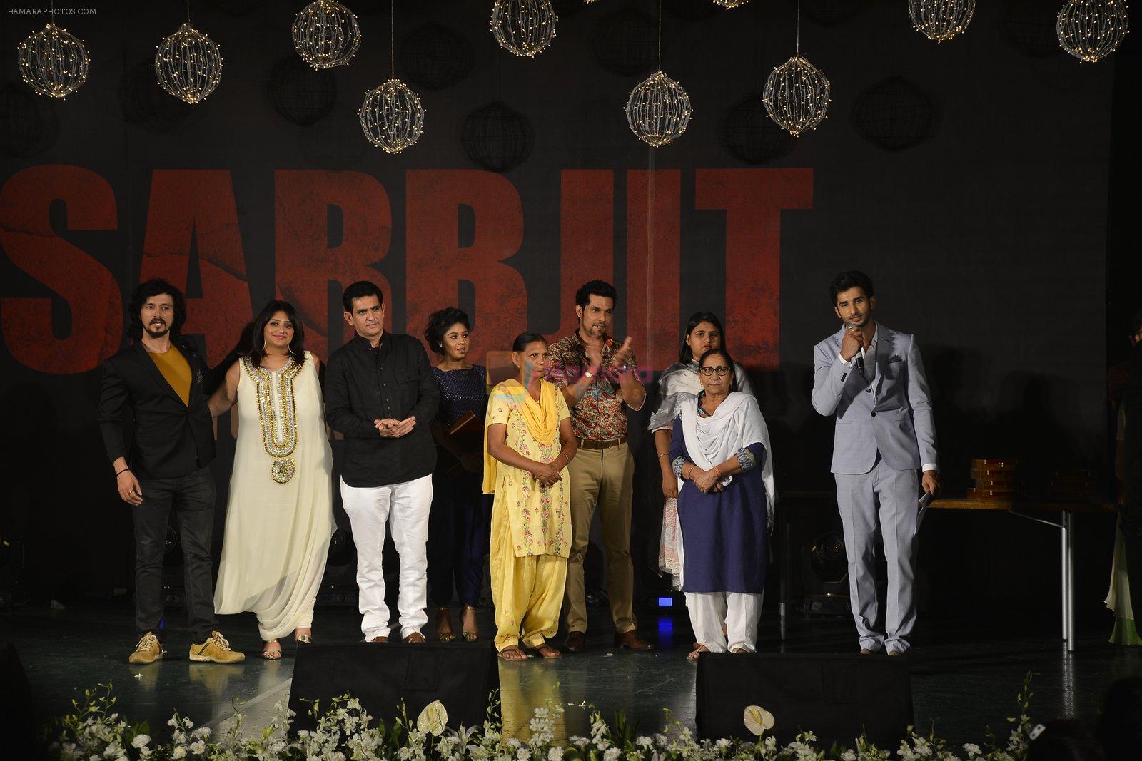 Randeep Hooda, Sunidhi Chauhan, Omung Kumar, Darshan Kumaar at Sarbjit music concert in Mumbai on 17th May 2016