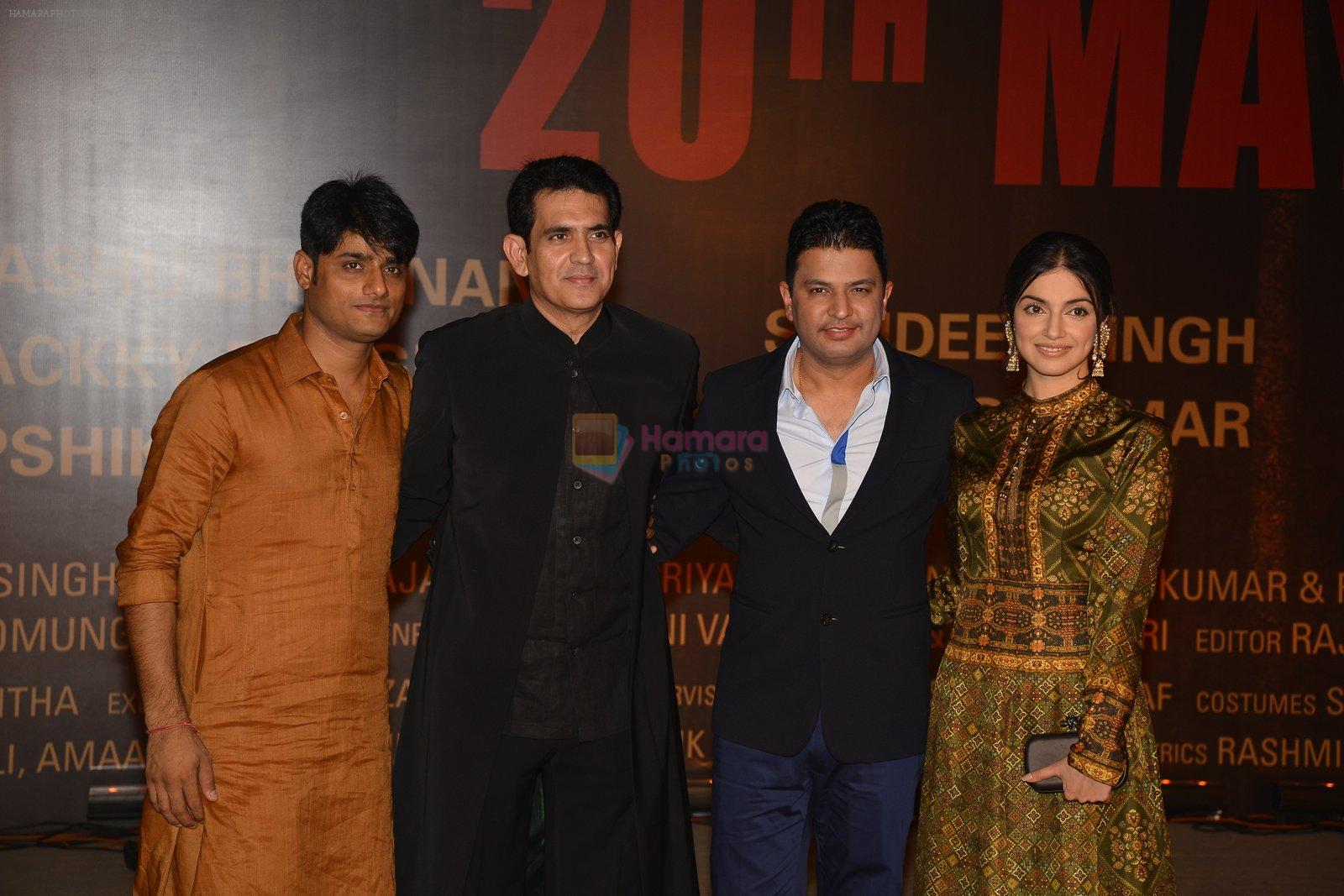 Divya Kumar, Bhushan Kumar, Omung Kumar at Sarbjit Premiere in Mumbai on 18th May 2016