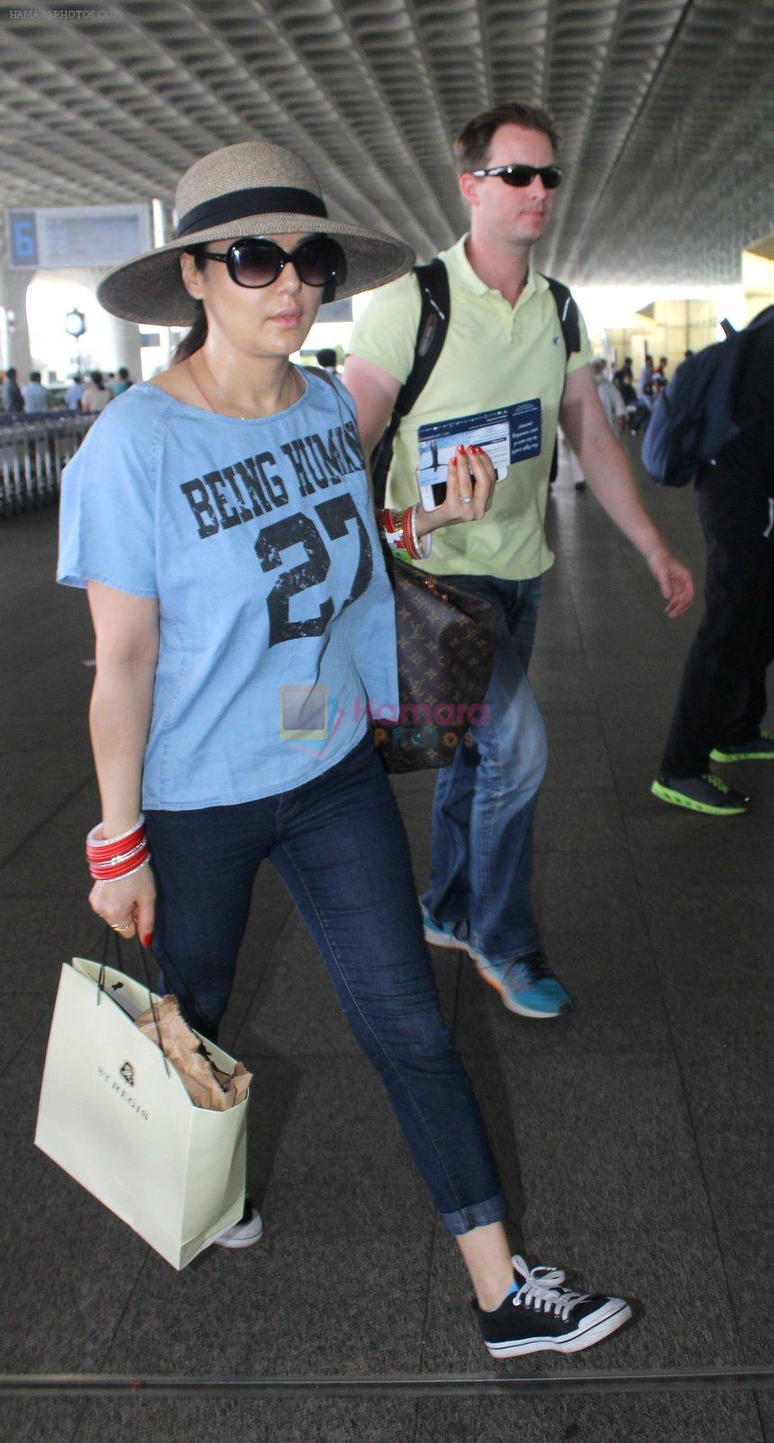 Preity Zinta with hubby snapped at airport on 18th May 2016