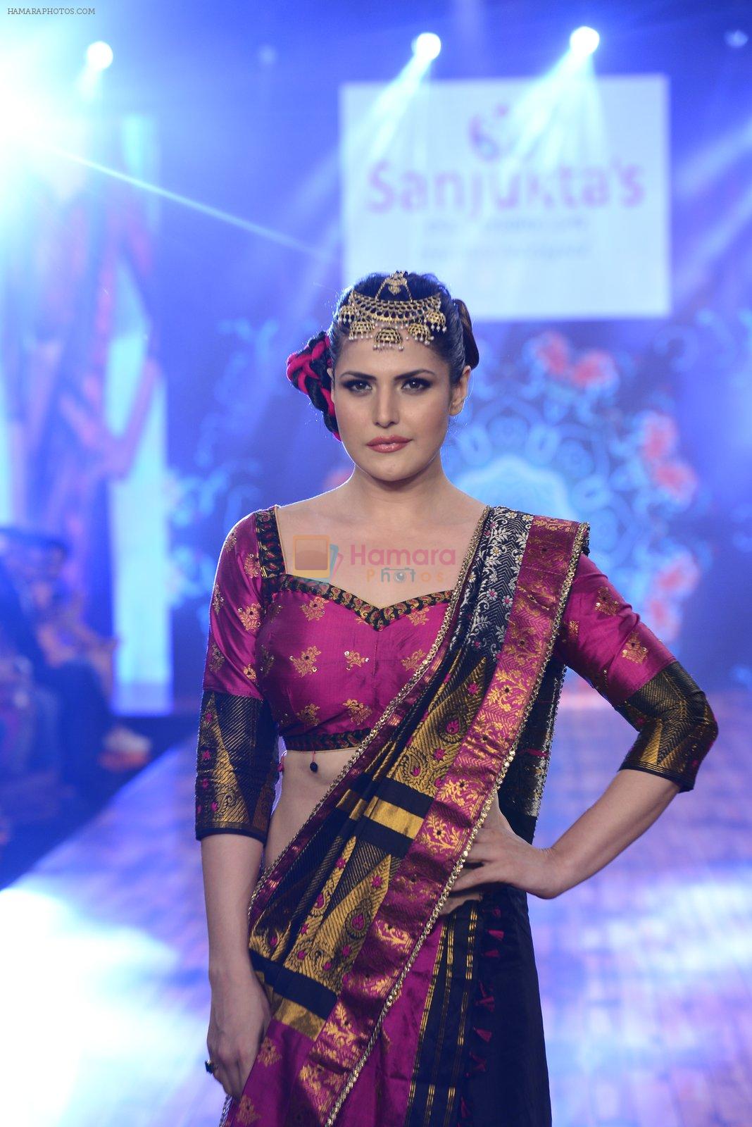 Zarine Khan walks for India Beach Fashion Week for designer Sanjukta Dutta on 21st May 2016