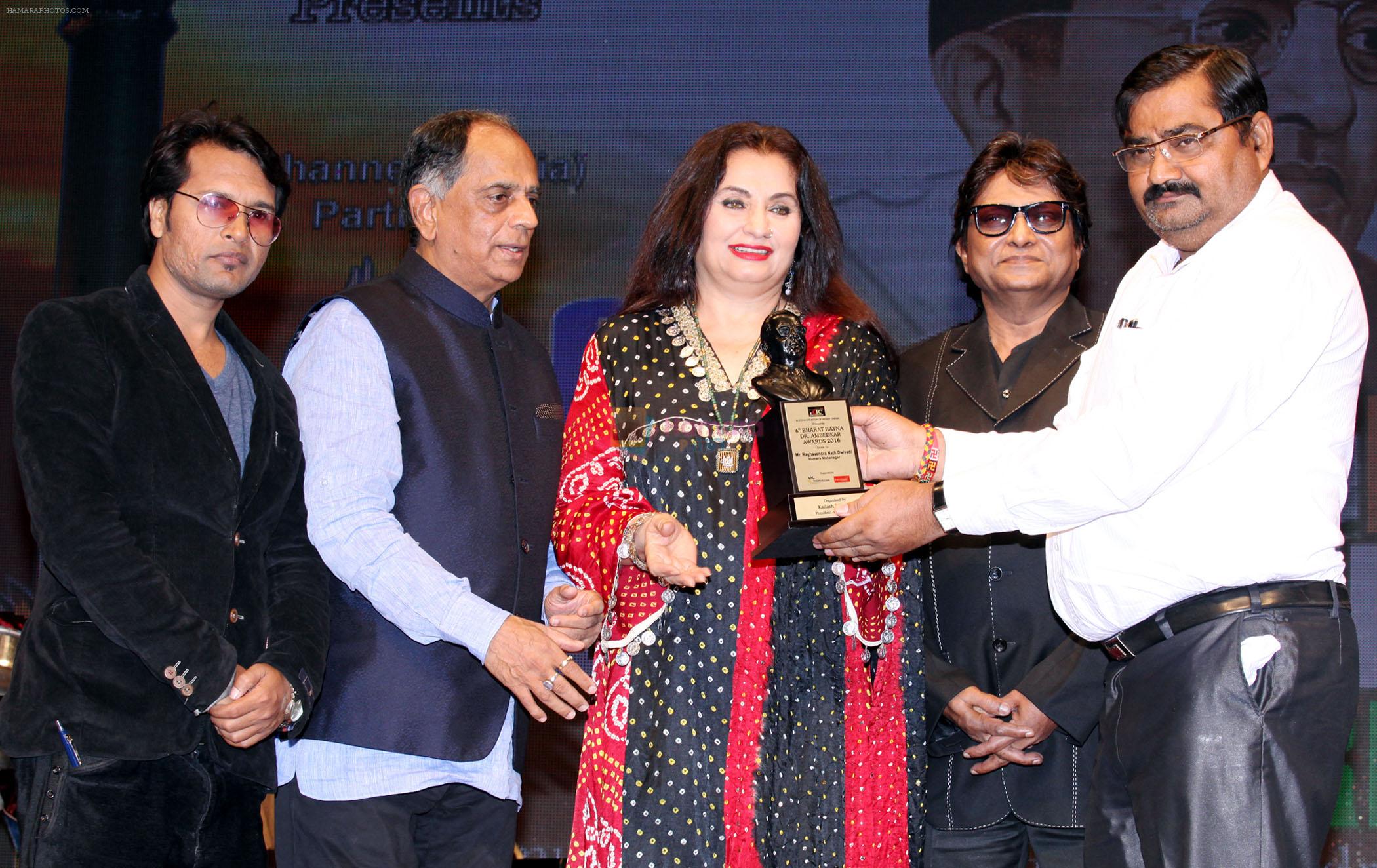 kailash masoom,pahlaj nihlani,salma agha,shabbir kumar & raghvendra dwivedi at 6th Bharat Ratna Dr. Ambedkar Awards in Mumbai on 23rd May 2016