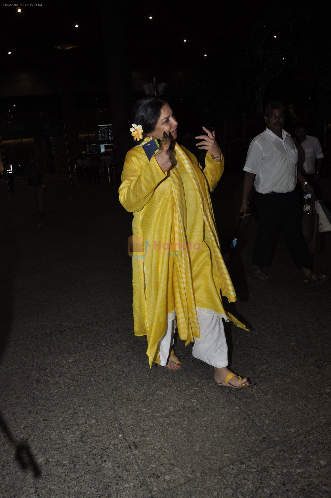 Shabana Azmi snapped at airport on 26th May 2016