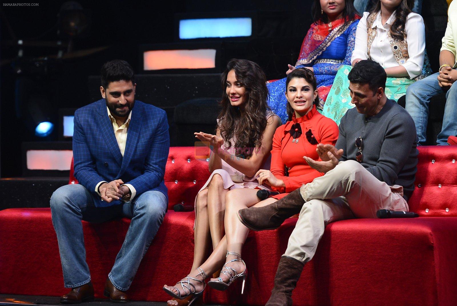 Jacqueline Fernandez, Lisa Haydon, Akshay Kumar, Abhishek Bachchan promote Housefull 3 on the sets of saregama on 26th May 2016