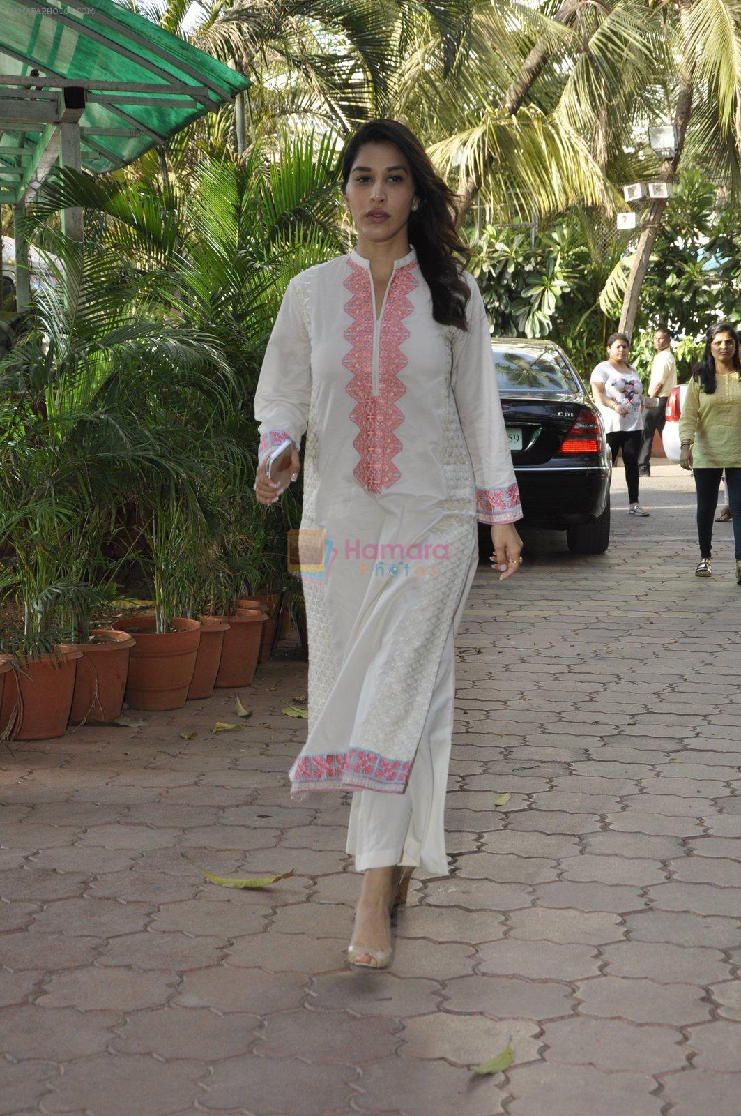 Sophie Chaudhary snapped at Vikas Mohan's prayer meet on 3rd June 2016