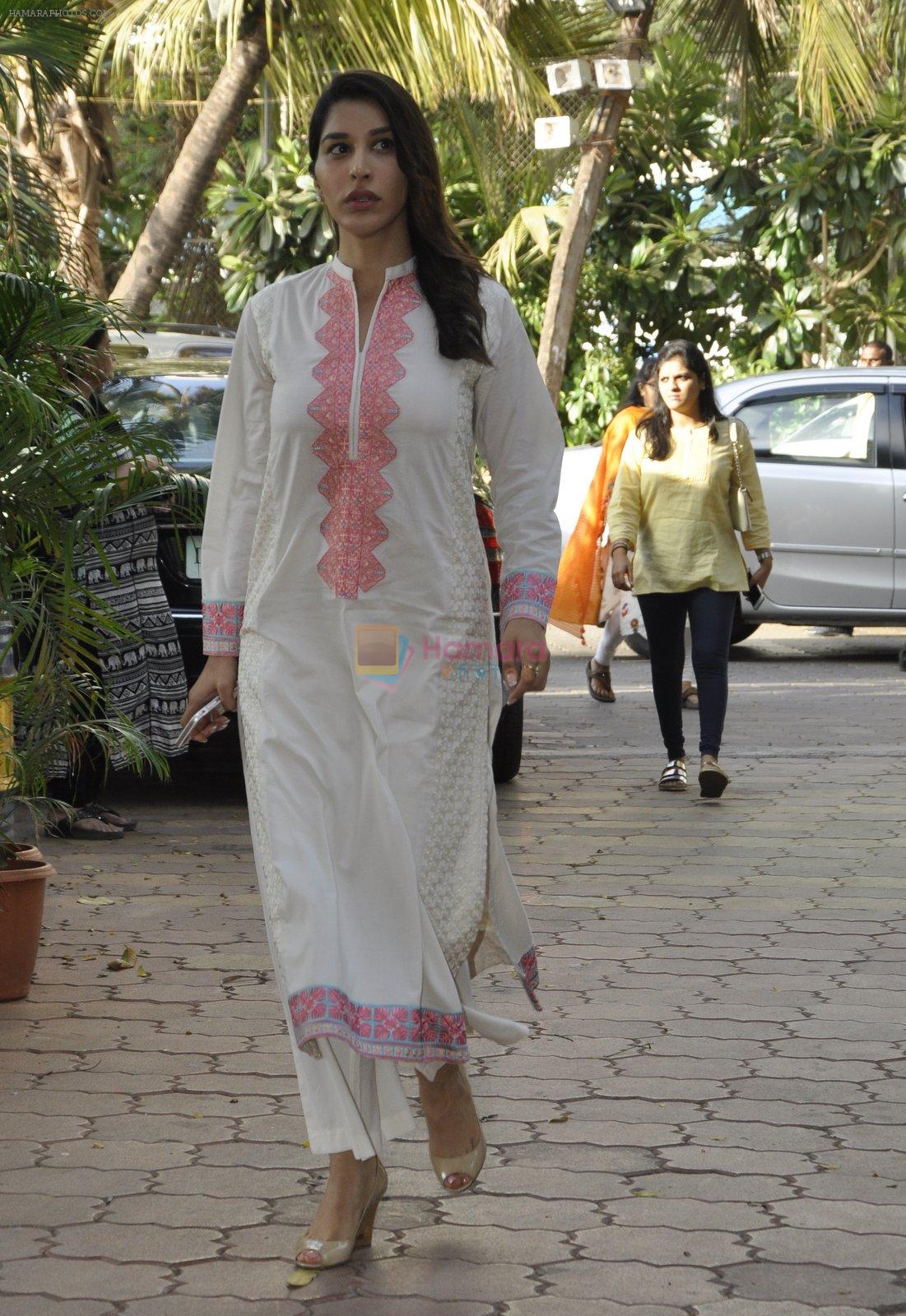 Sophie Chaudhary snapped at Vikas Mohan's prayer meet on 3rd June 2016