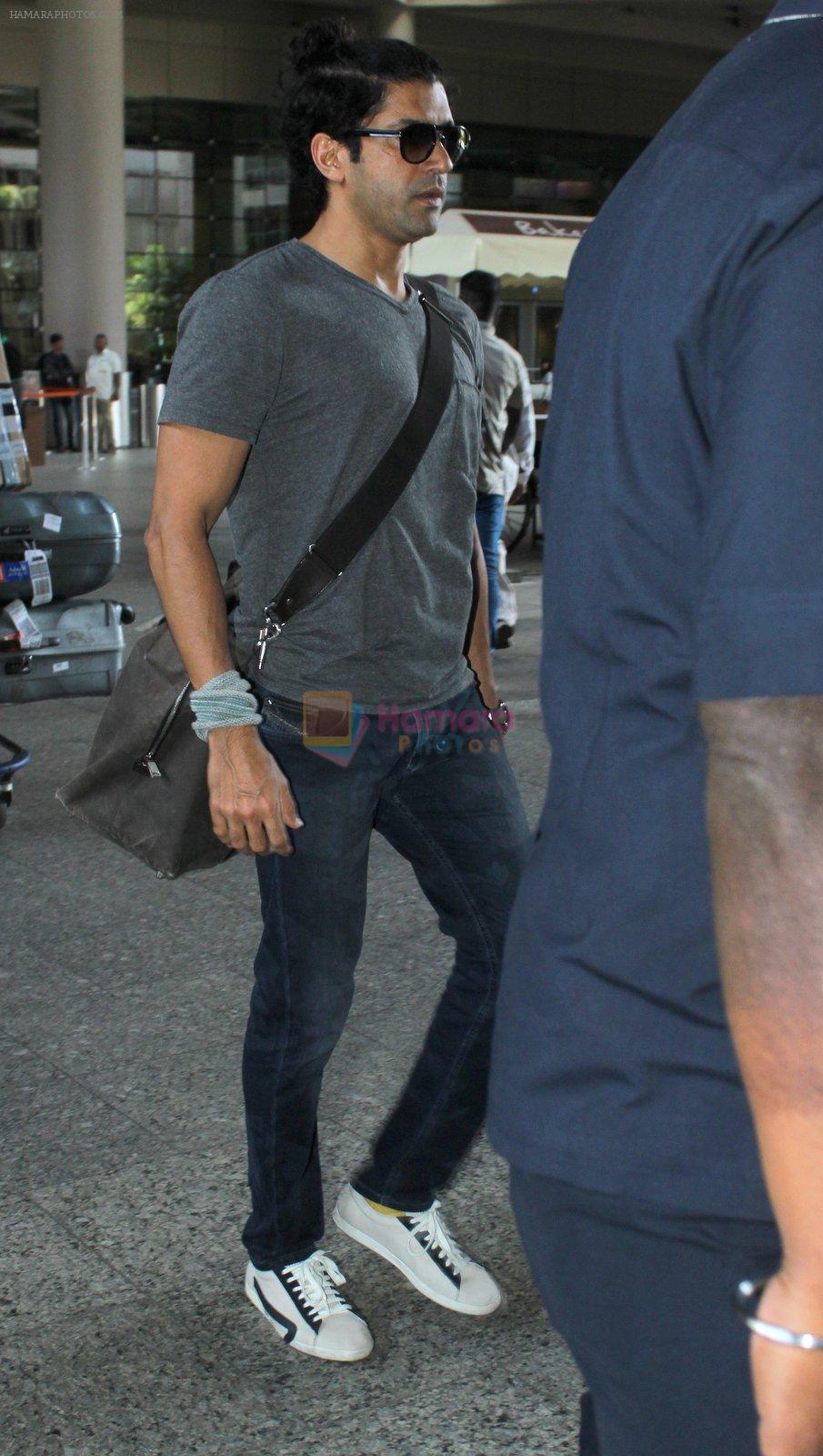 Farhan Akhtar snapped at airport on 3rd June 2016