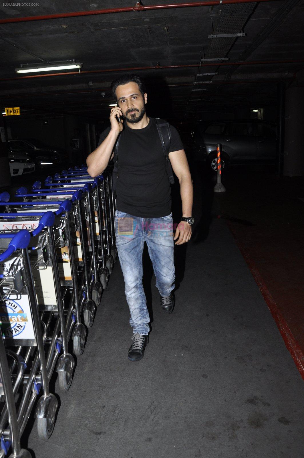 Emraan Hashmi snapped at airport in Mumbai on 5th June 2016