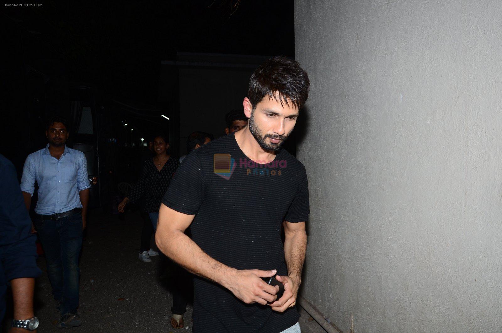 Shahid Kapoor snapped at Mehboob for ad shoot on 6th June 2016