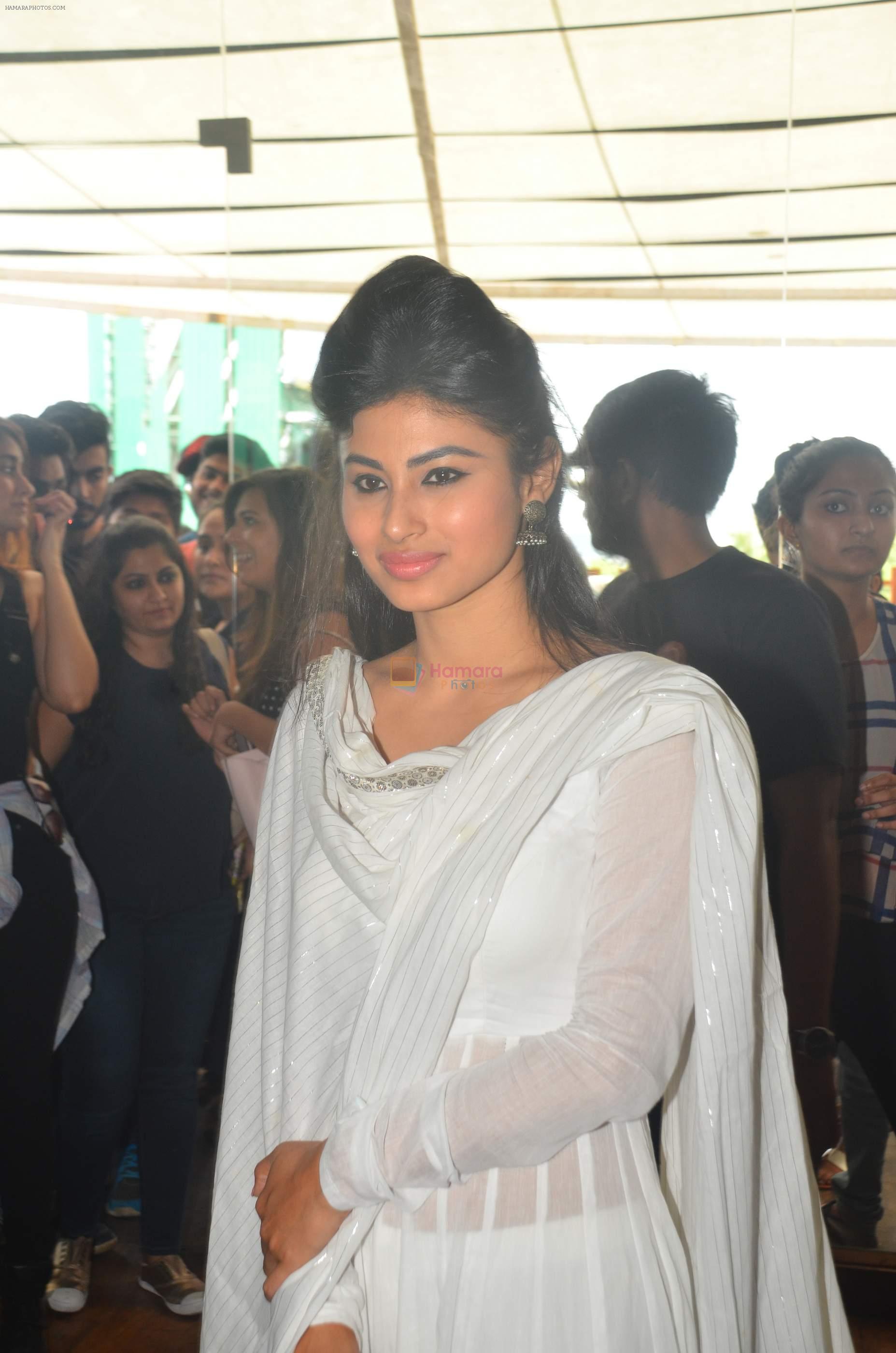 Mouni Roy at Lauren Gottlieb organizes Leap for Hunger charity event on 8th June 2016