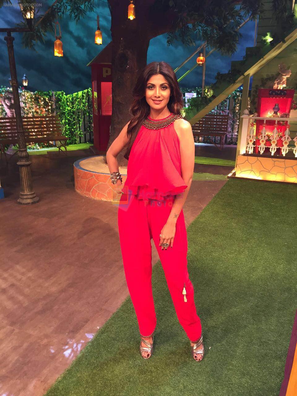Shipla Shetty  recently spotted at The Kapil Sharma show wearing Nikasha From Delhi's outfit, paired with accessories from Amrapali Jewels