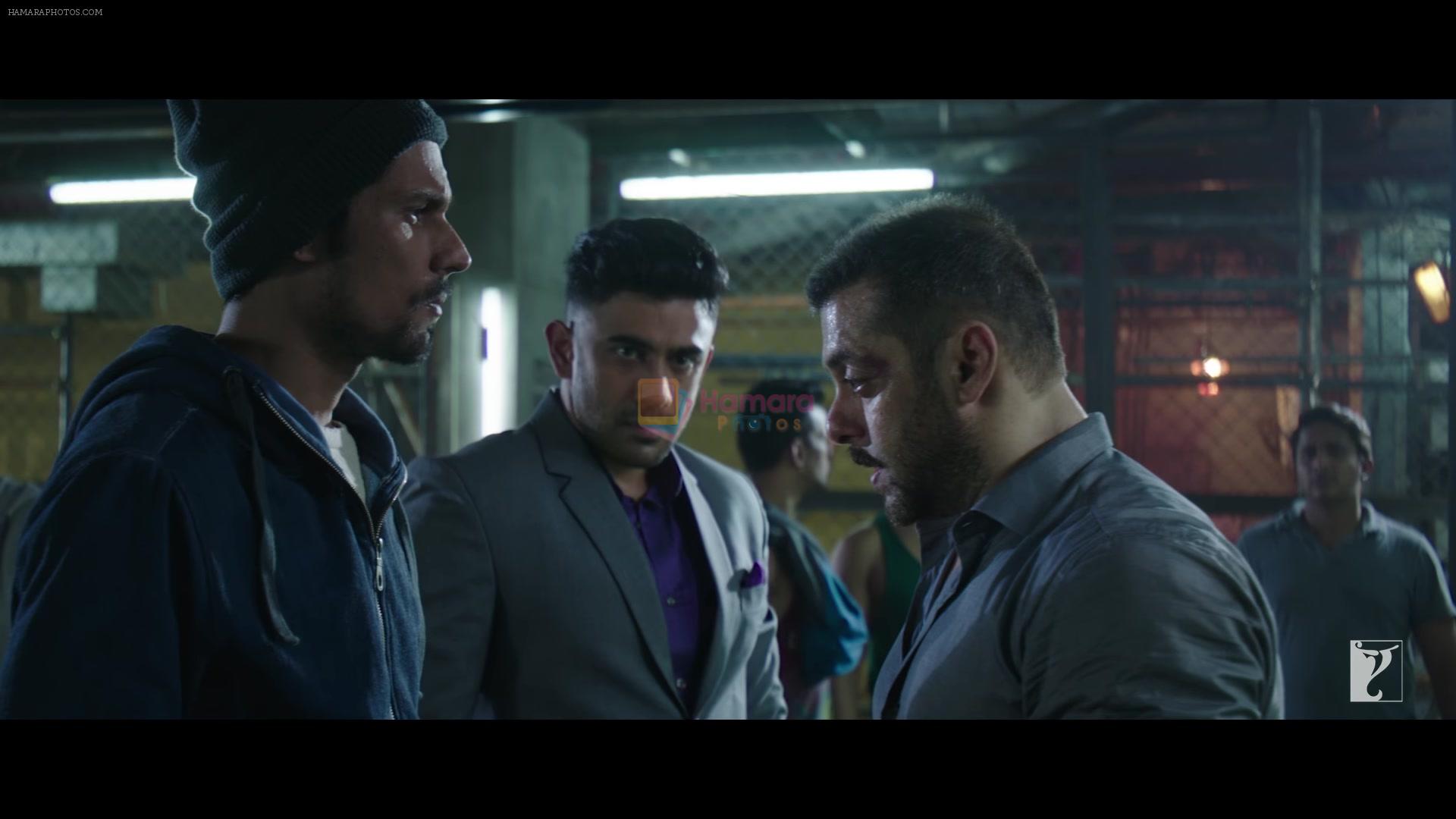 Randeep Hooda and Salman Khan in Sultan Movie Still