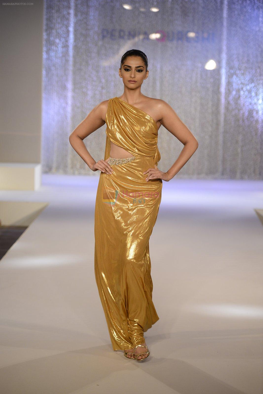 Sonam Kapoor walks the ramp for Pernia Qureshi's standalone show on 9th June 2016