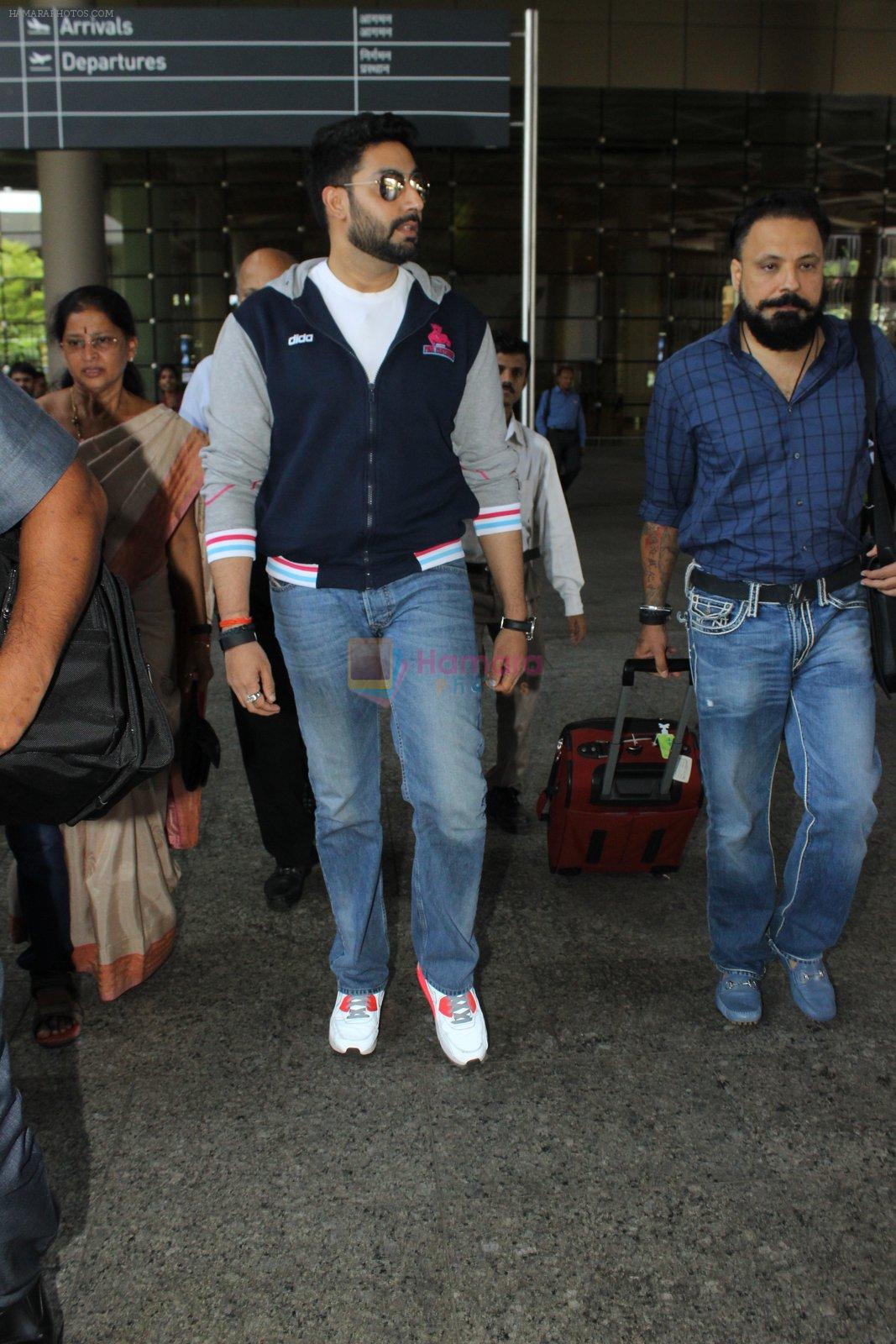 Abhishek Bachchan snapped at airport on 9th June 2016