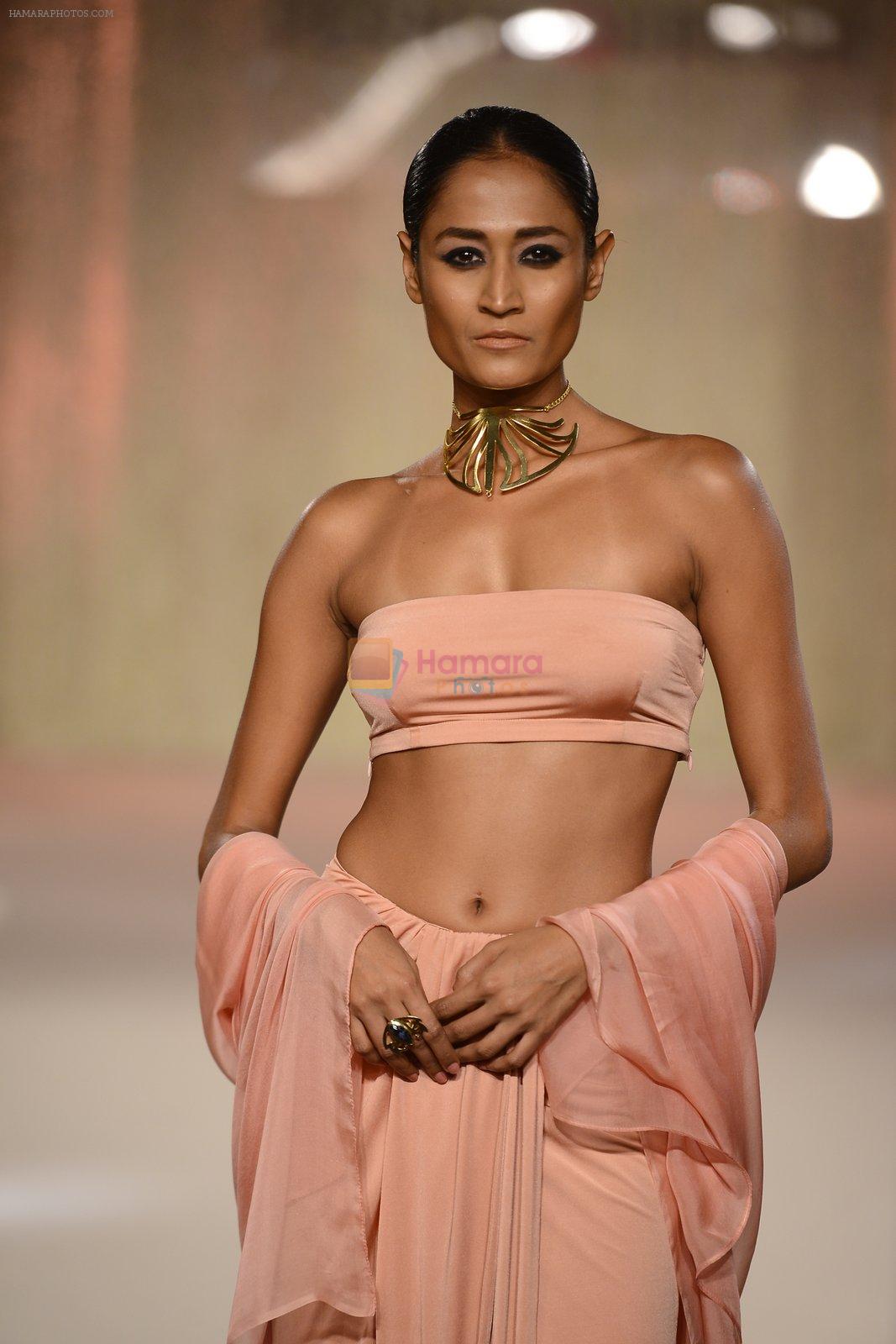 Model walks the ramp for Pernia Qureshi's standalone show on 9th June 2016