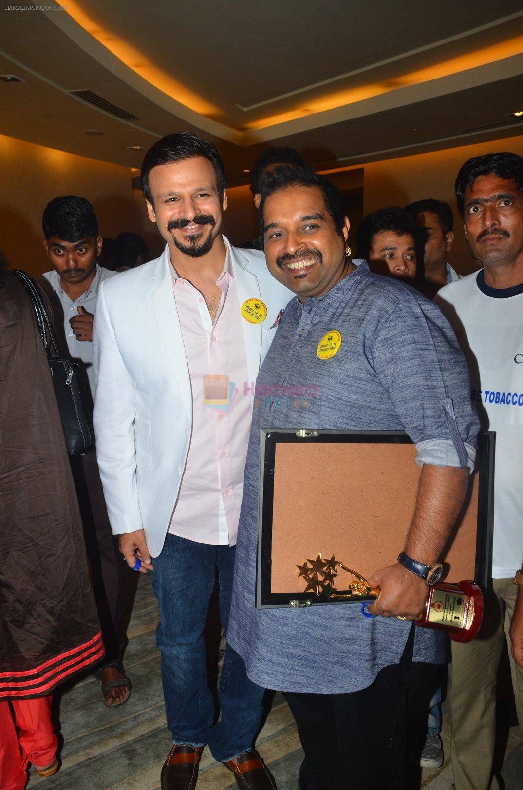 Vivek Oberoi and Shankar Mahadevan at an event to support fight against Tobacco and Cancer and the cause in Mumbai on 11th June 2016